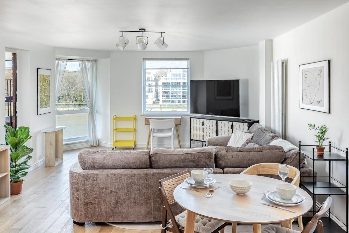 Riverside With Thames Views * London