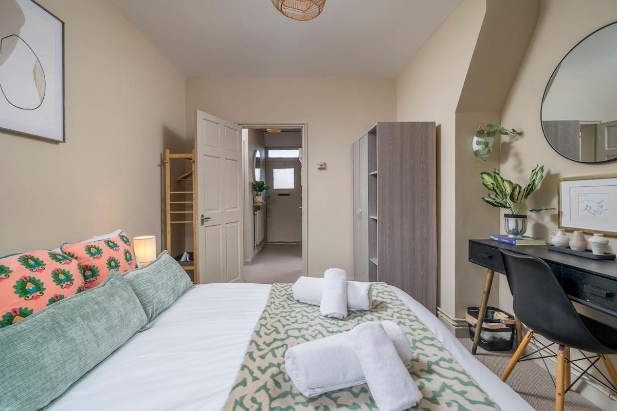 Stylish 1-bed Spitalfields - Sleeps 4 -zone 1 Apartment