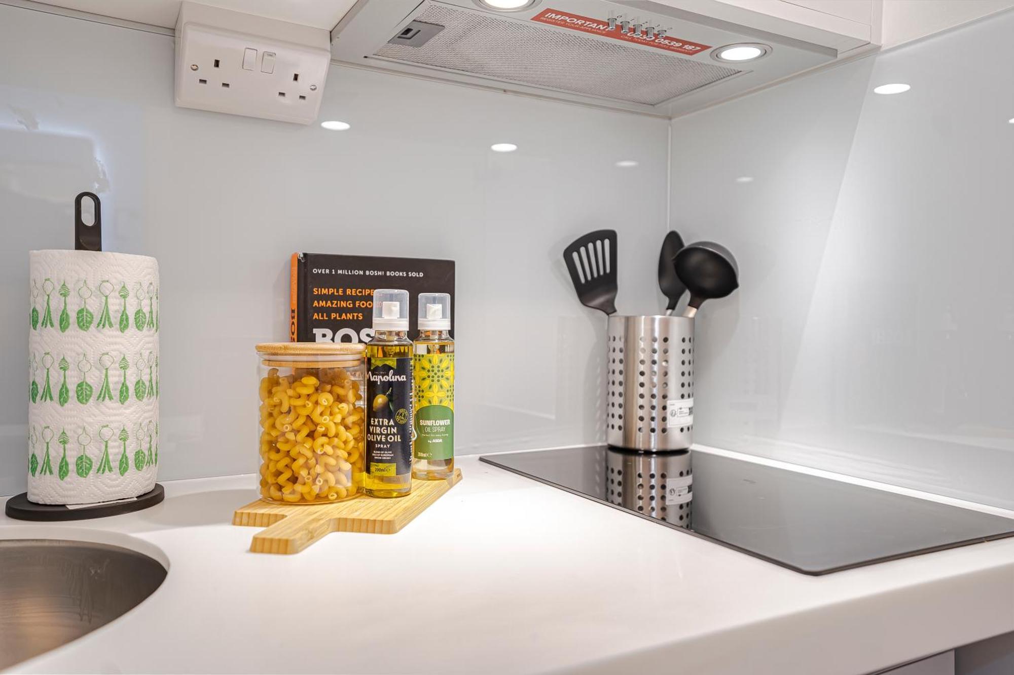 Apartment Modern Nw2 Self Check-in Pet Friendly