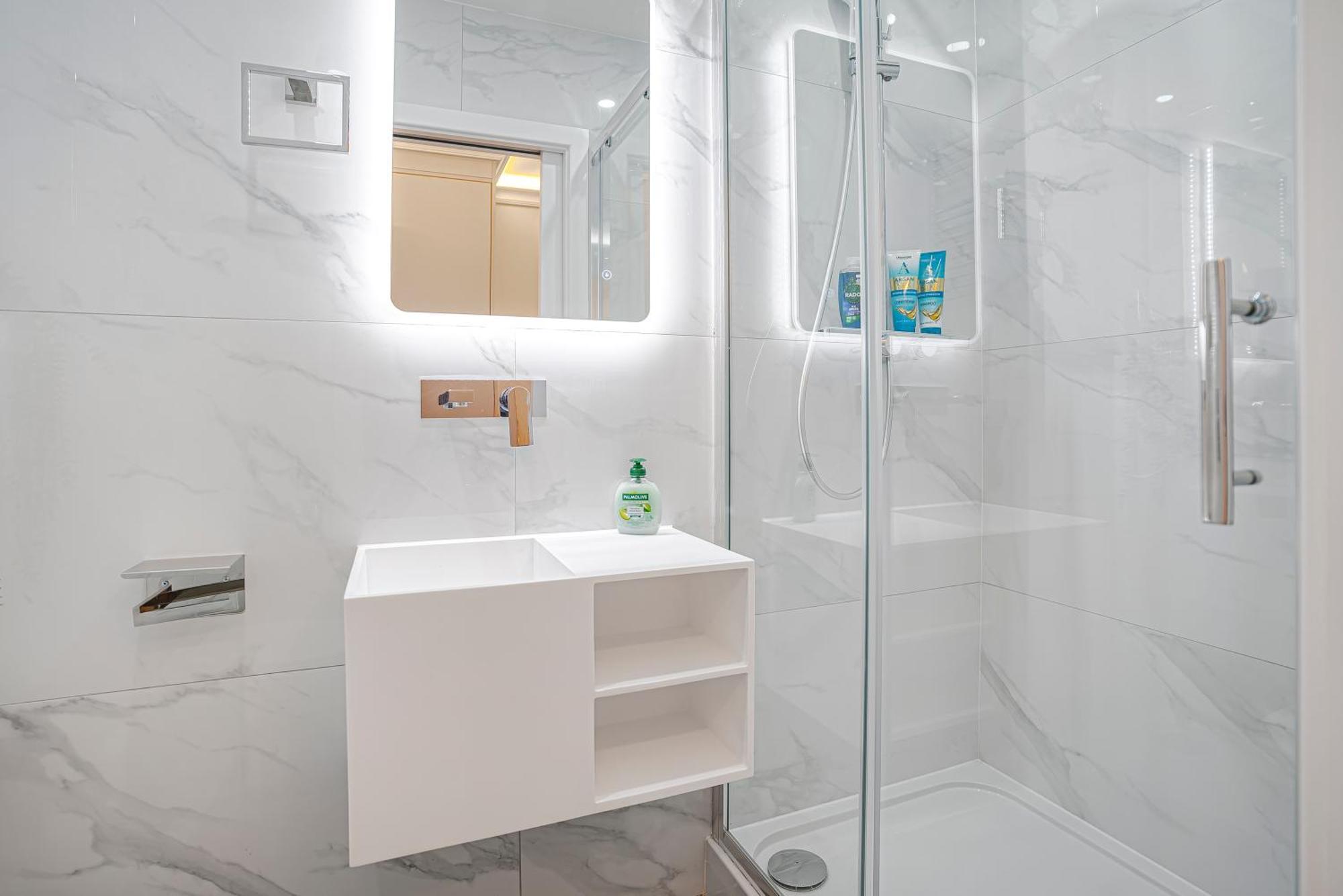 Modern Nw2 Self Check-in Pet Friendly Apartment