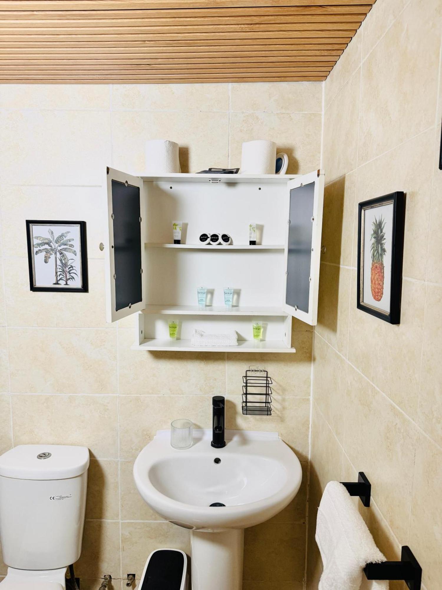 Stylish & Your East Hideaway Apartamento