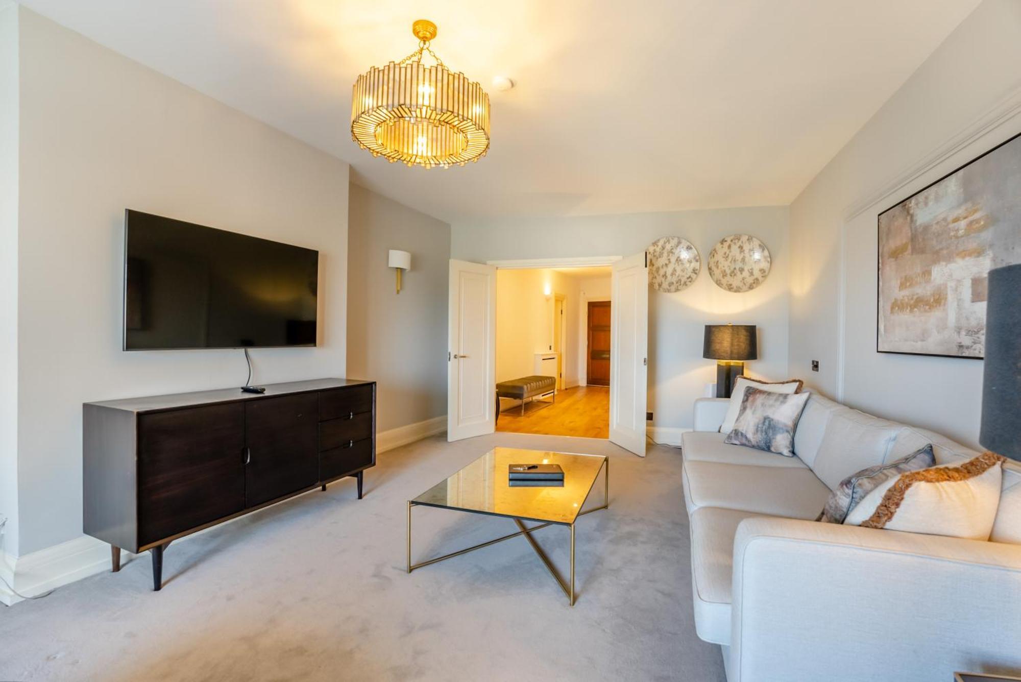 Apartment Strathmore Court London