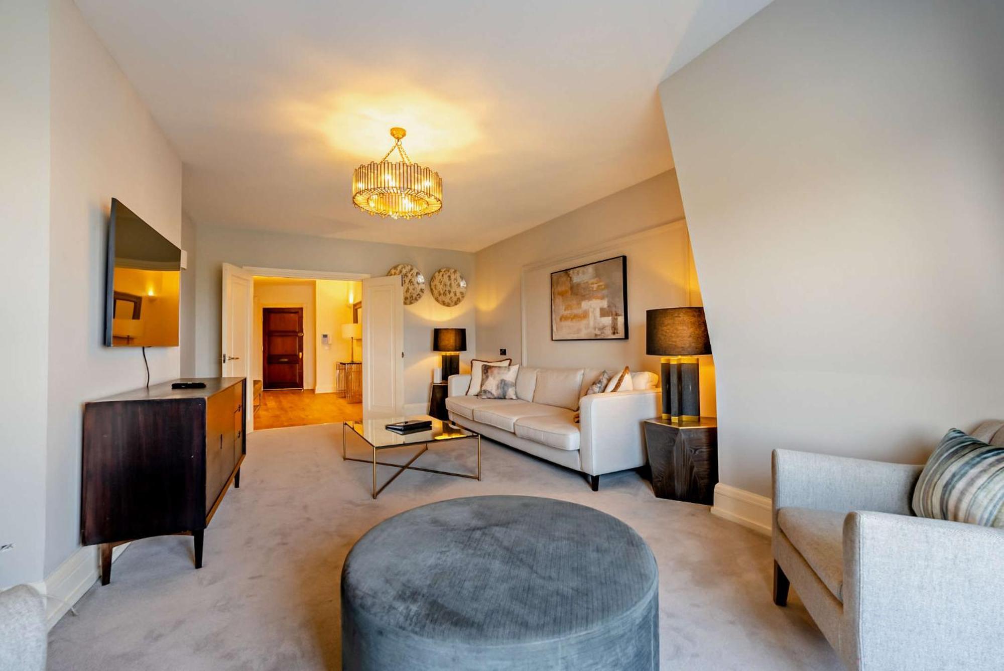 Strathmore Court Apartment London