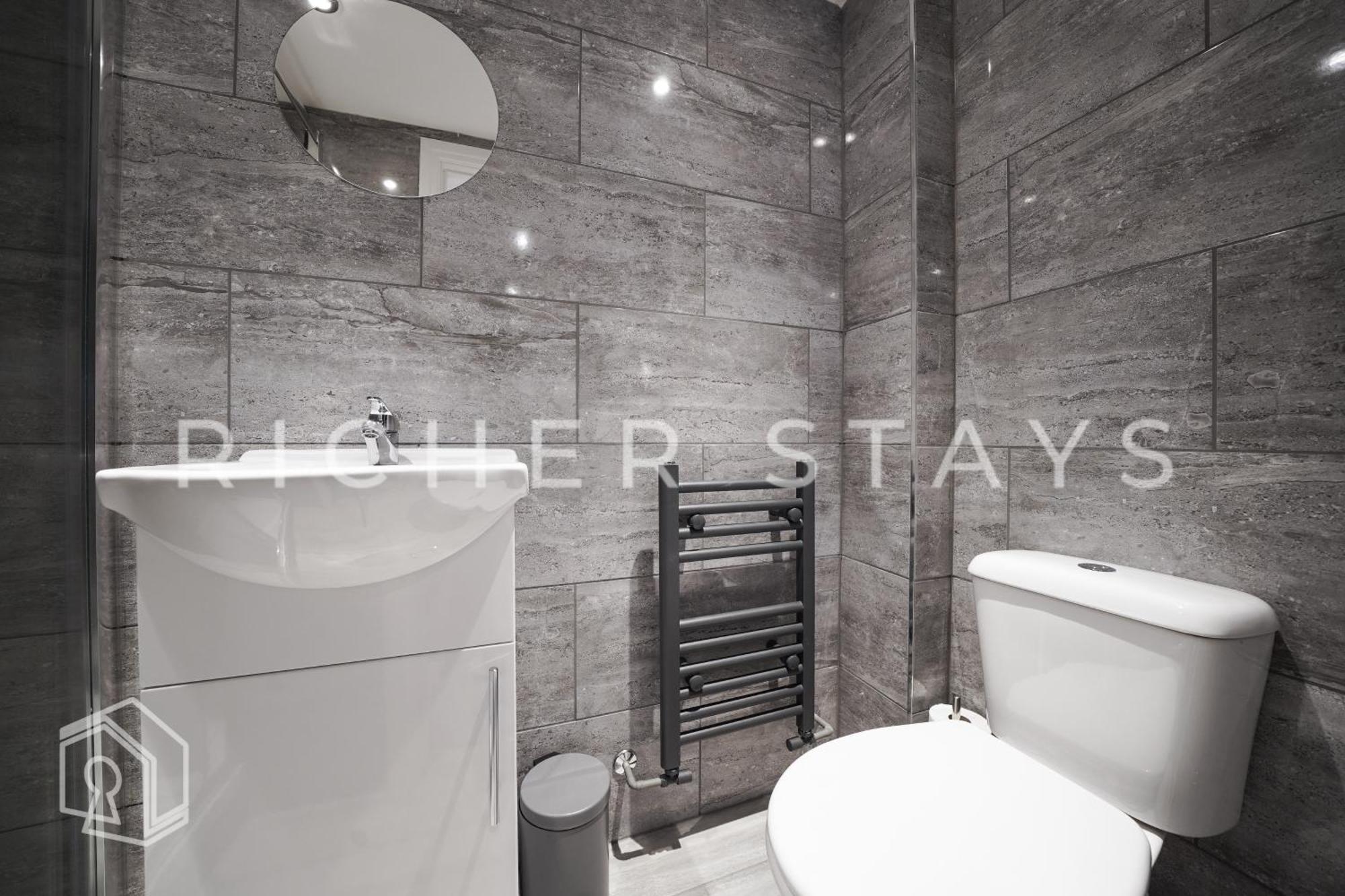 Hackney - En-suite & Amenities