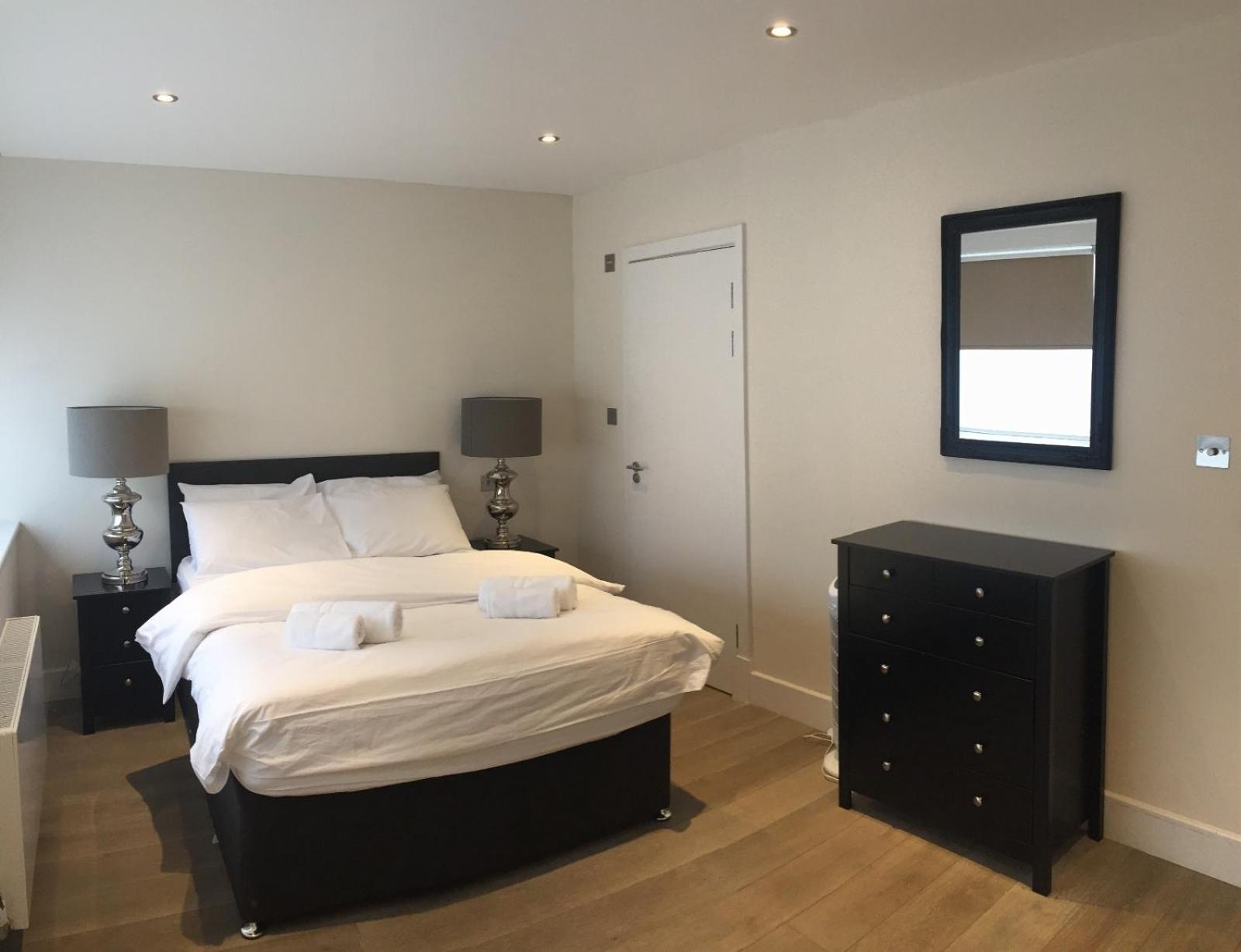 Luxury Two Bedroom Living - & Westminster *