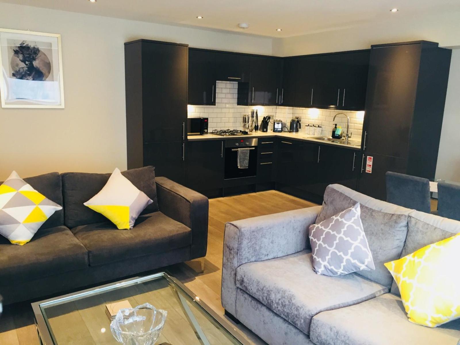 Luxury Two Bedroom Living - & Westminster Apartment London