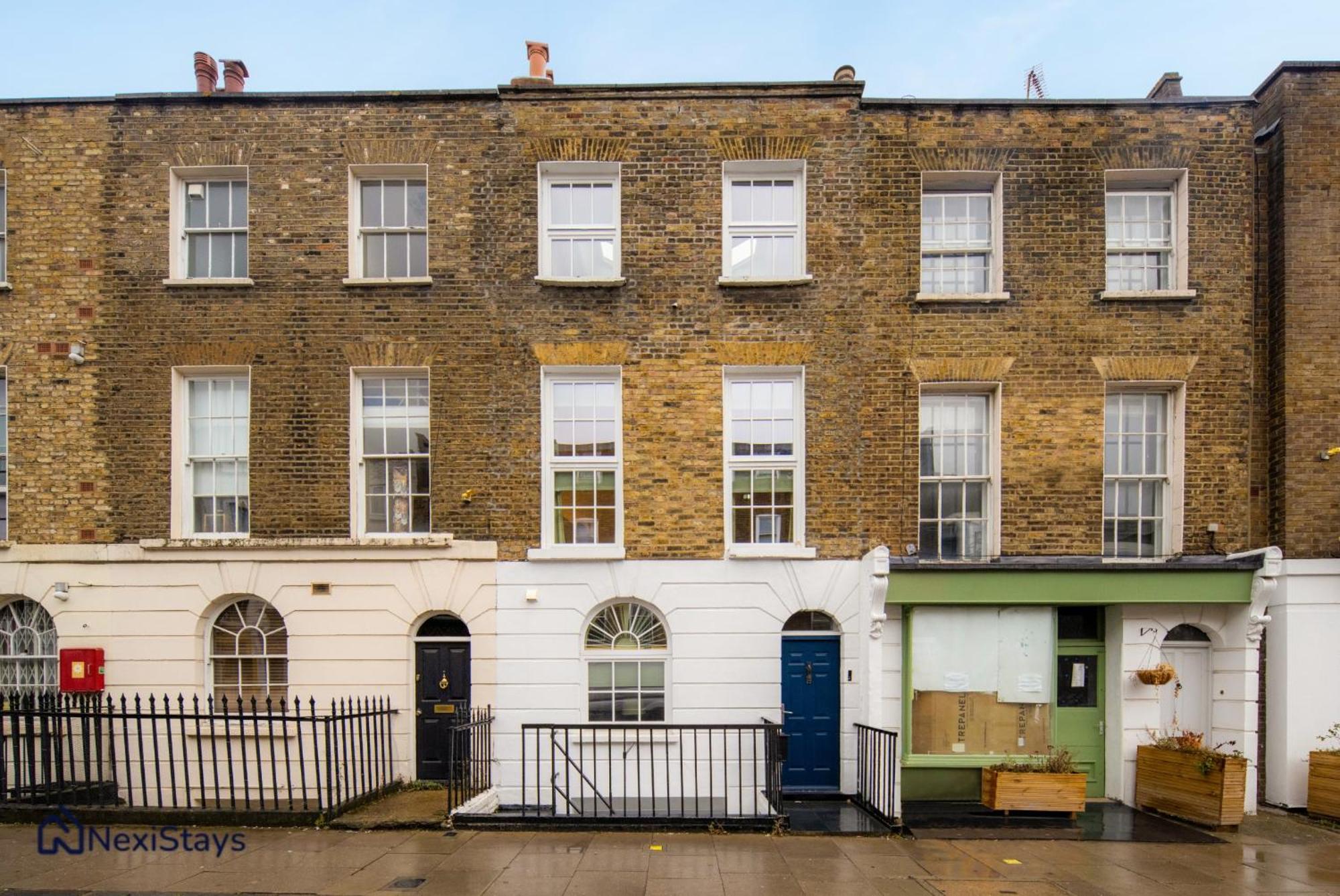 1 Min Walk To Euston Station, Modern Townhouse Apartment