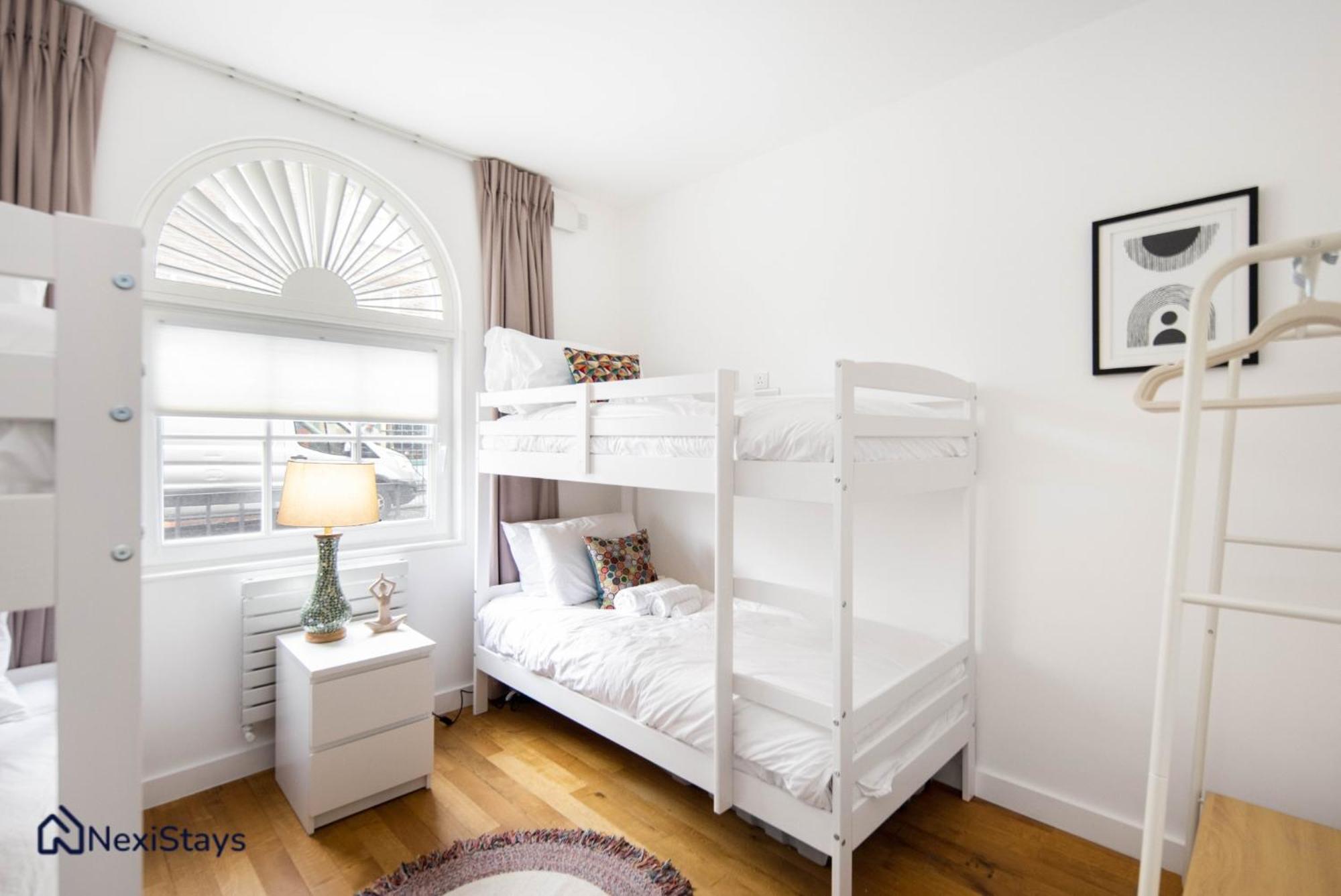 1 Min Walk To Euston Station, Modern Townhouse London