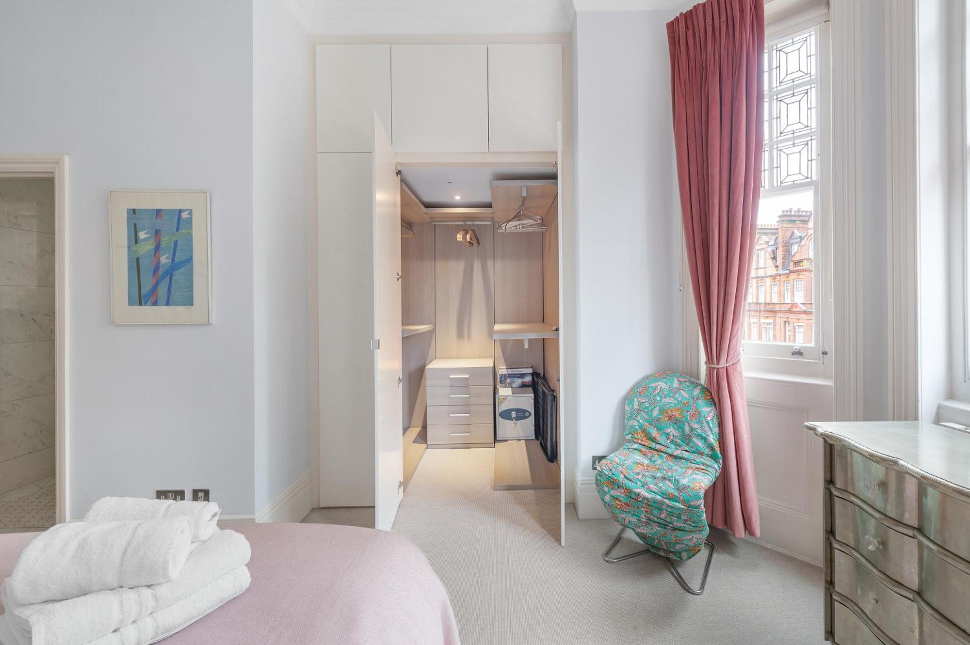 Casa Italia Near Sloane Square, Harrods And Kings Road - Washing Machine & Wifi Apartamento Londres