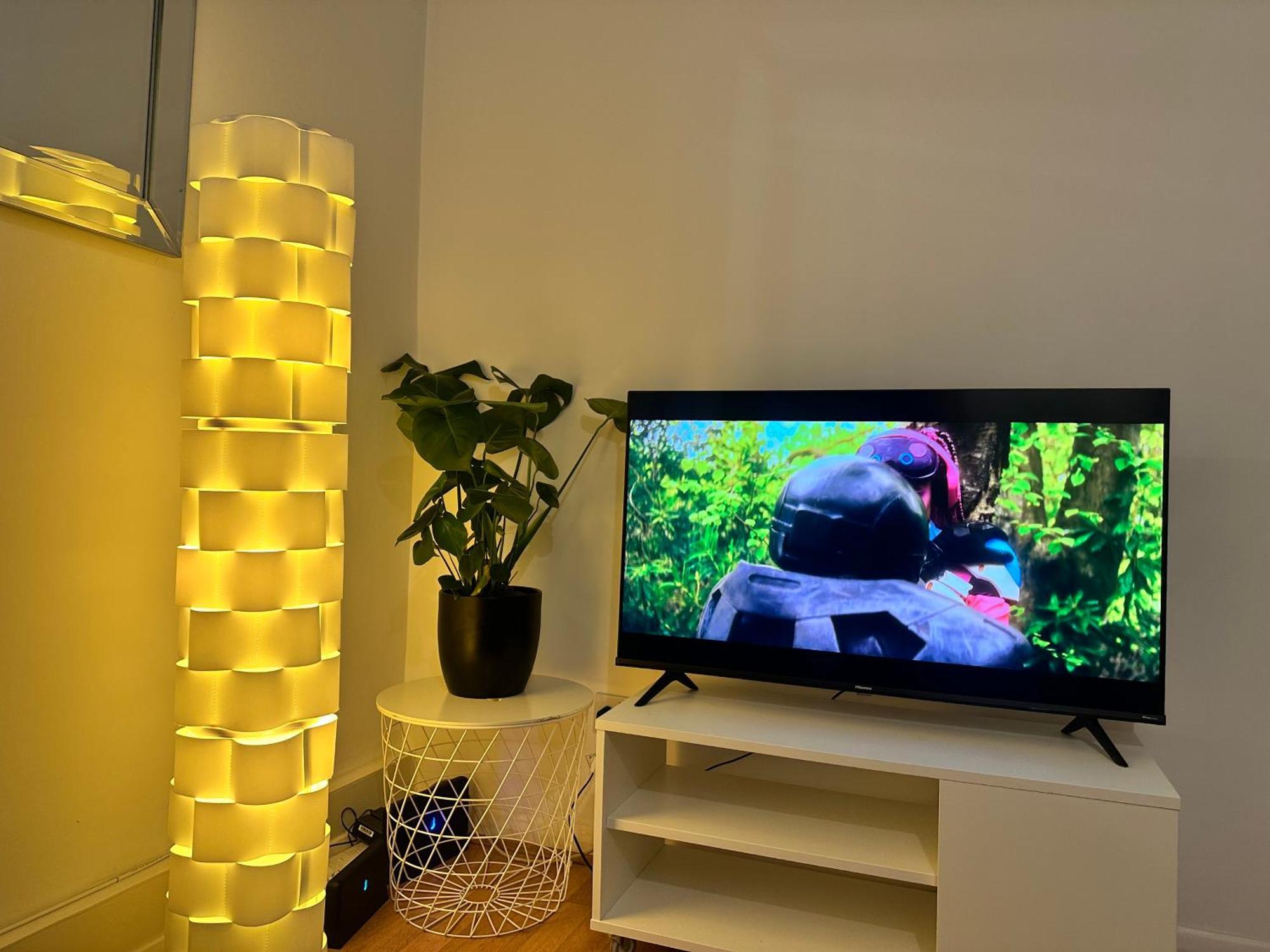 Cozy 2Br Flat , 5 Minutes From Sydenham Train Station Apartamento *