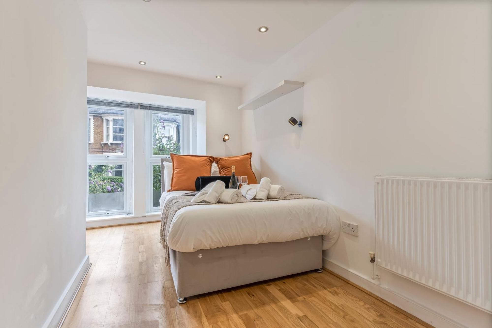Stylish 2 Bed North Apartment *