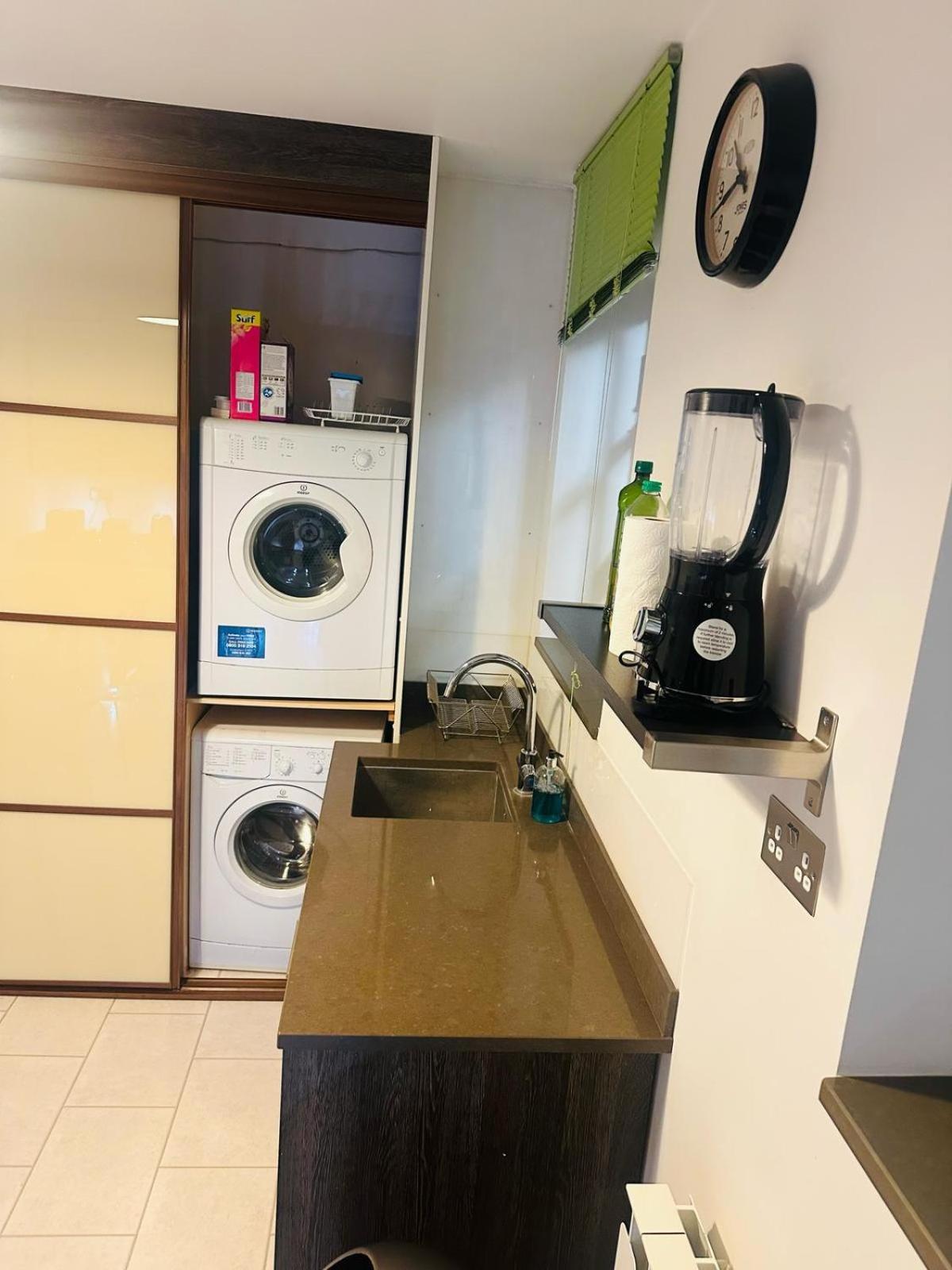 Apartment Lovely Quiet Spacious Around Little Venice Desirable Location Very By Ricky & Giustina