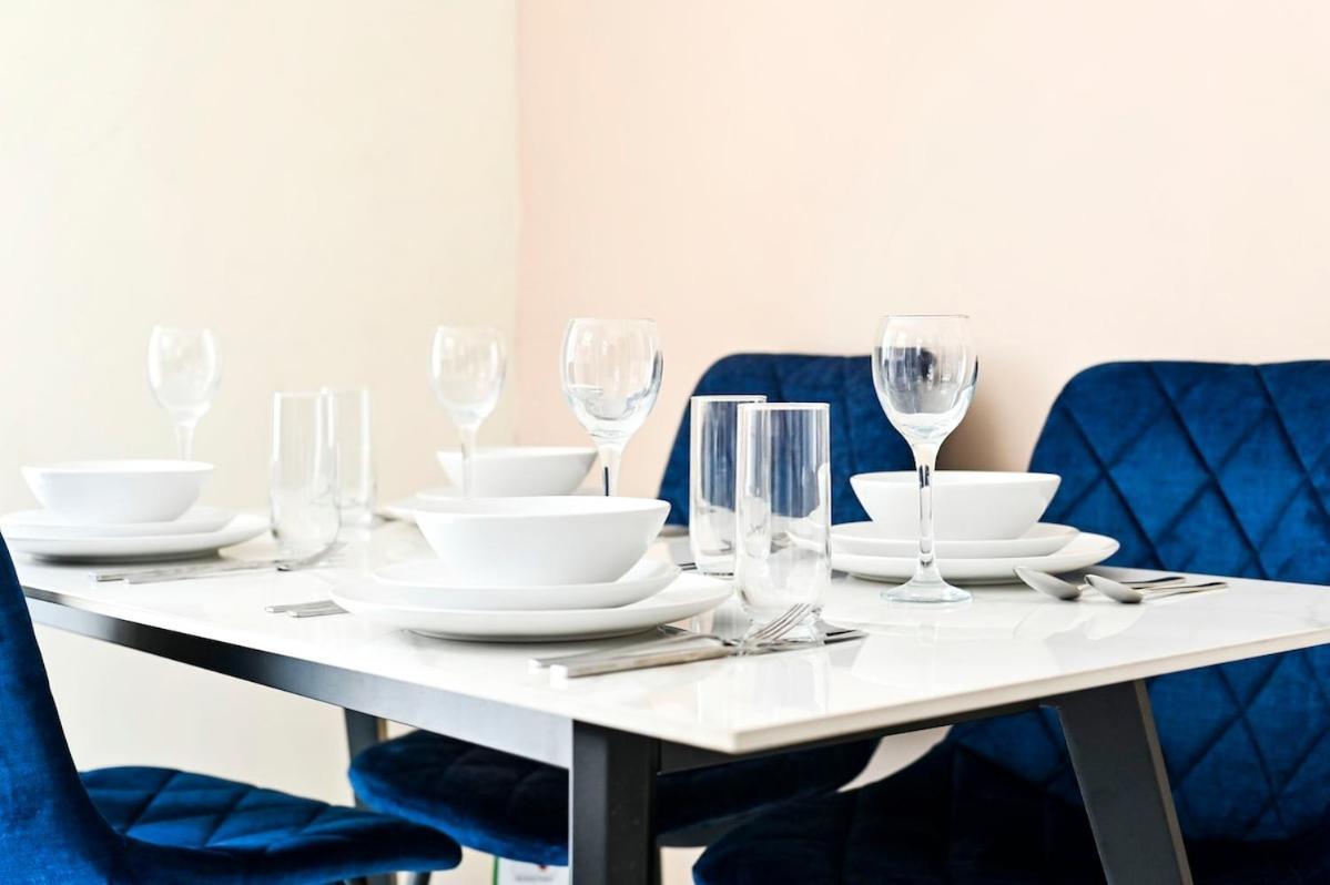 Holiday home Cozy 3 Bed In London, Free Parking, Sleeps 8! *