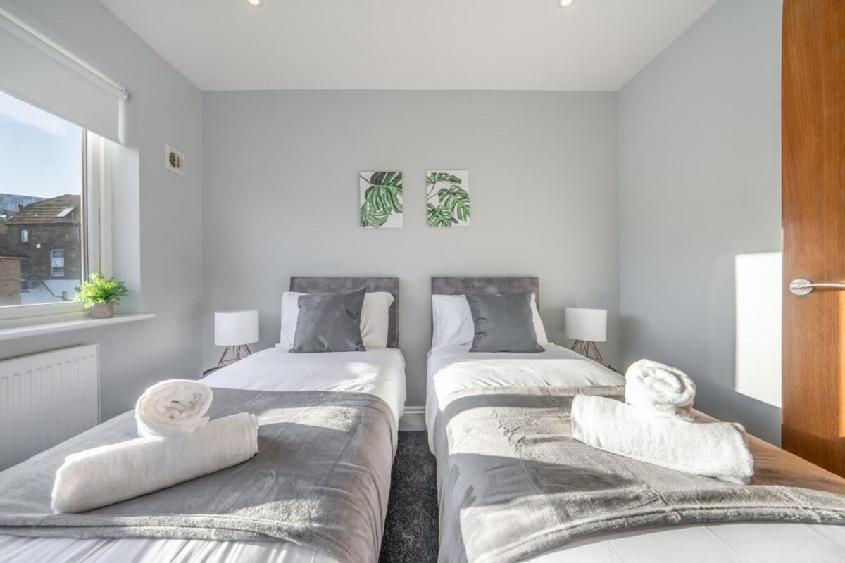 Luxury Tottenham Stadium Retreat - 2 Minute Walk To Stadium Apartment *