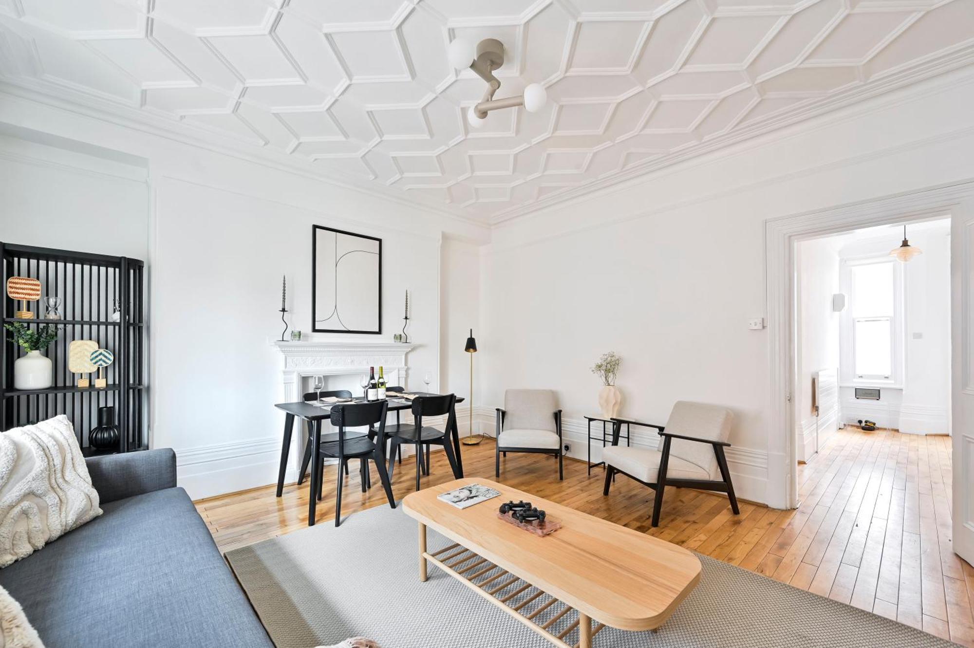 Huge 2 Bedrooms 3 Beds! Covent Gdn 3 Min To Subway Apartment *