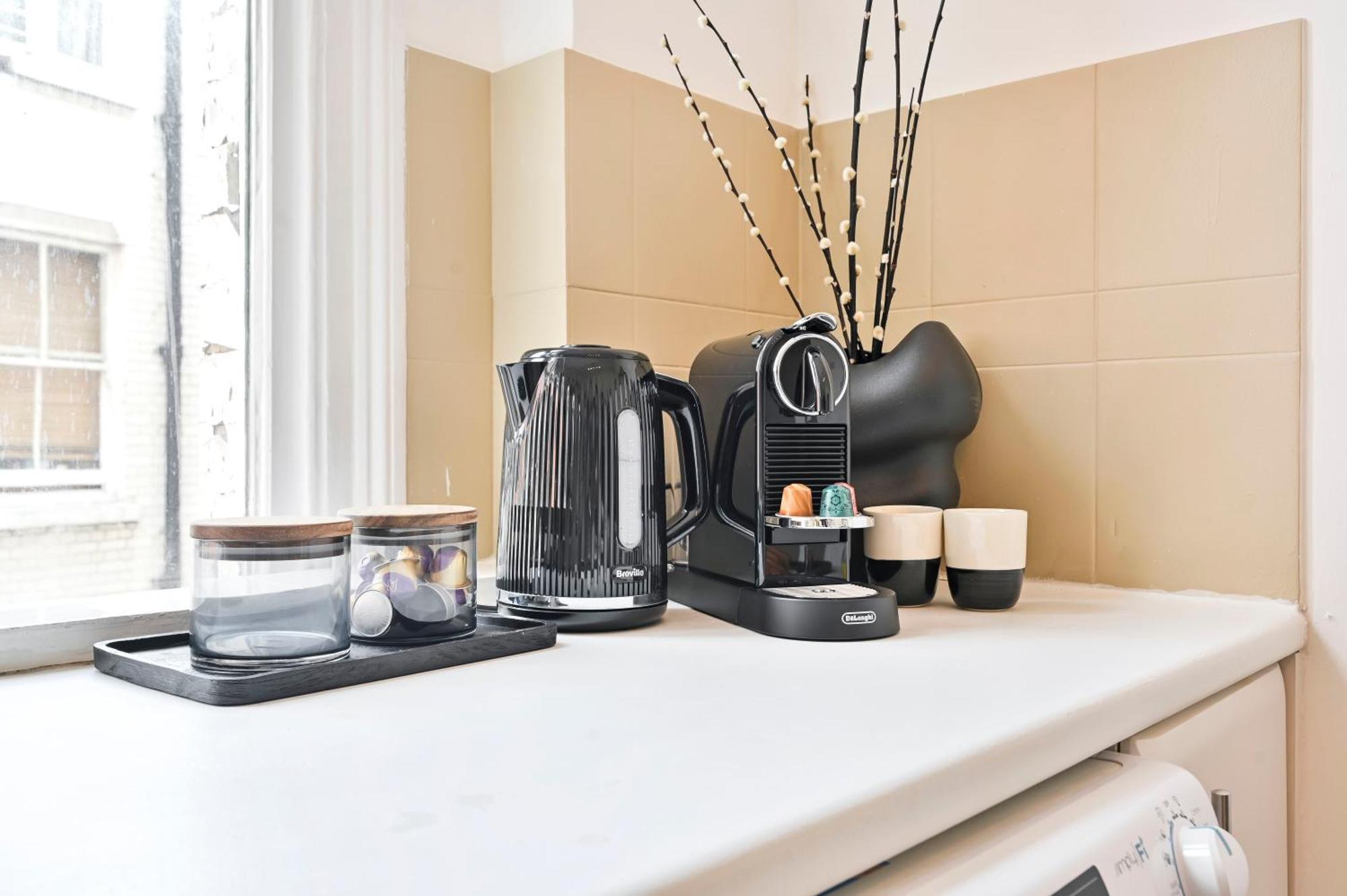 Huge 2 Bedrooms 3 Beds! Covent Gdn 3 Min To Subway