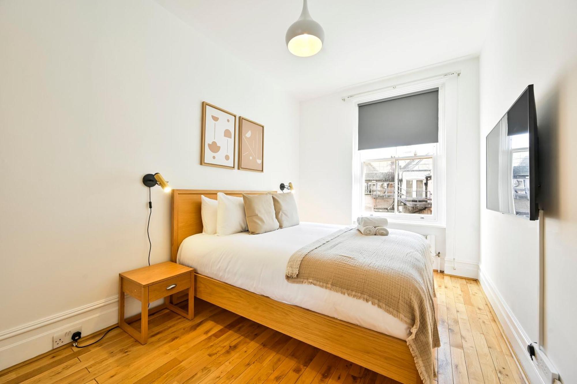 Huge 2 Bedrooms 3 Beds! Covent Gdn 3 Min To Subway Apartment *