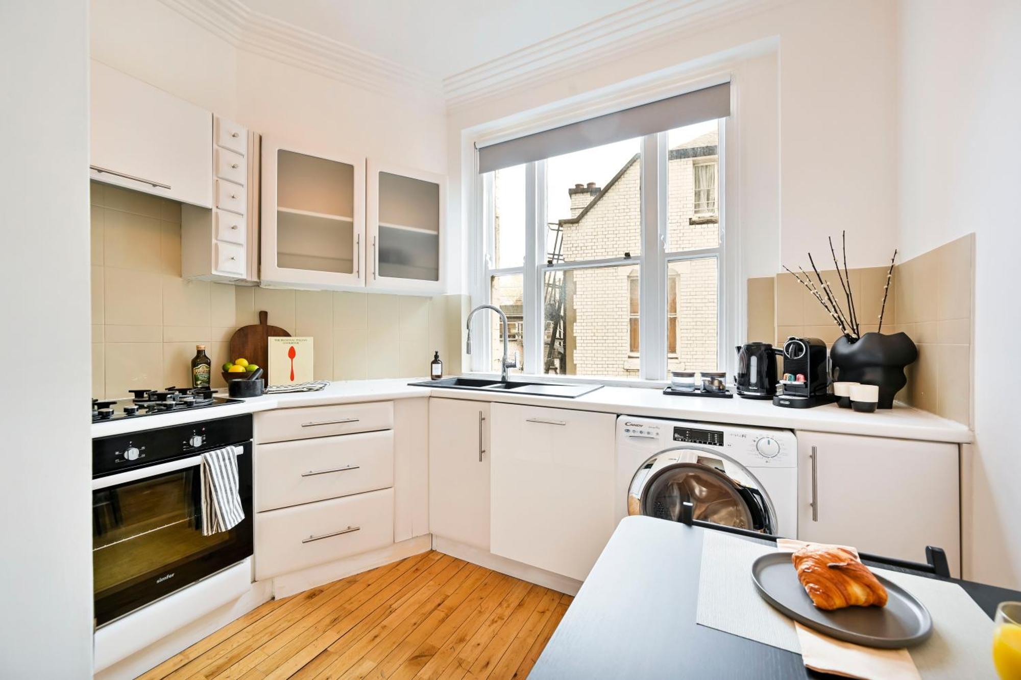 Apartment Huge 2 Bedrooms 3 Beds! Covent Gdn 3 Min To Subway *