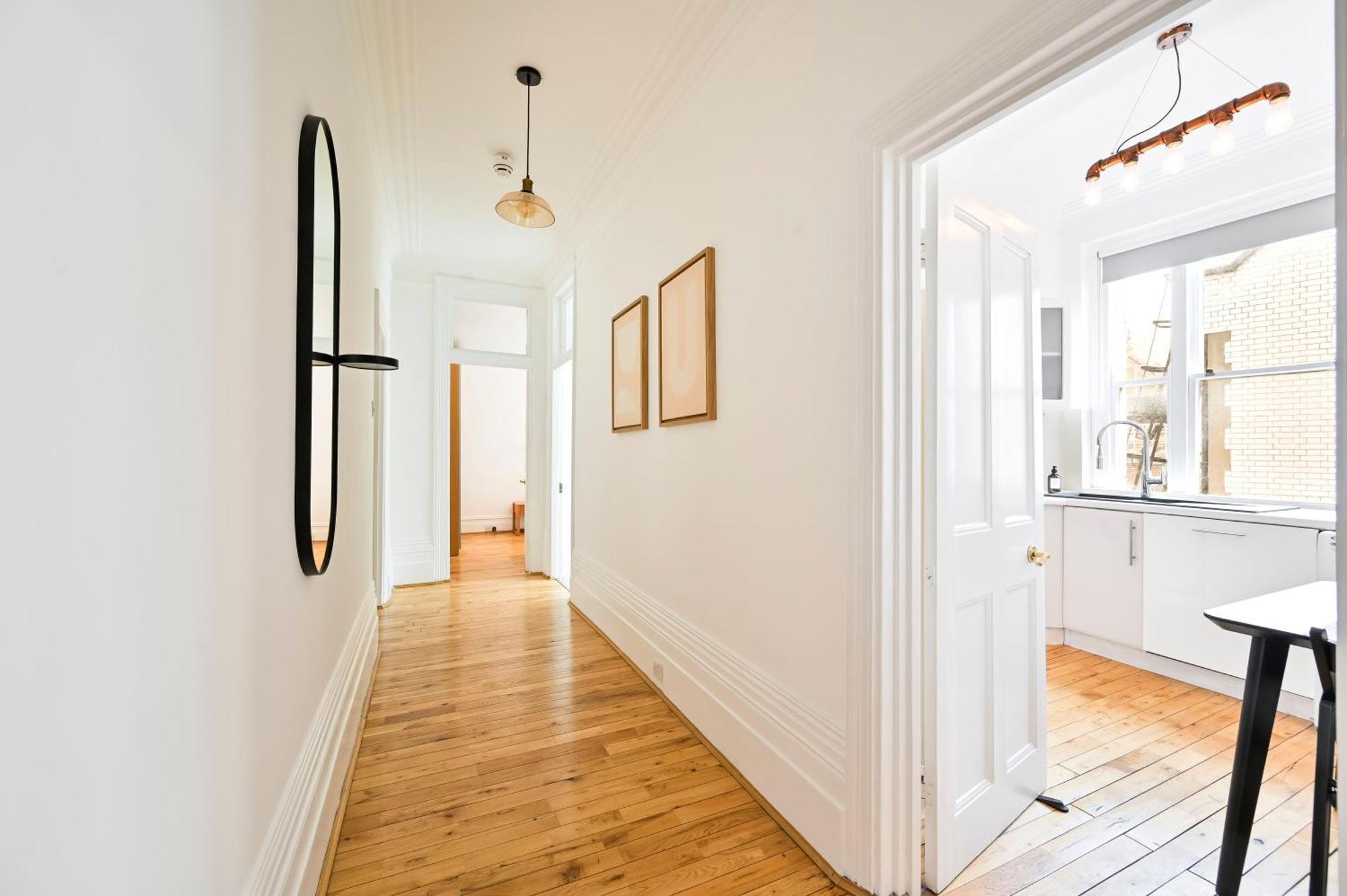 Huge 2 Bedrooms 3 Beds! Covent Gdn 3 Min To Subway Apartment *
