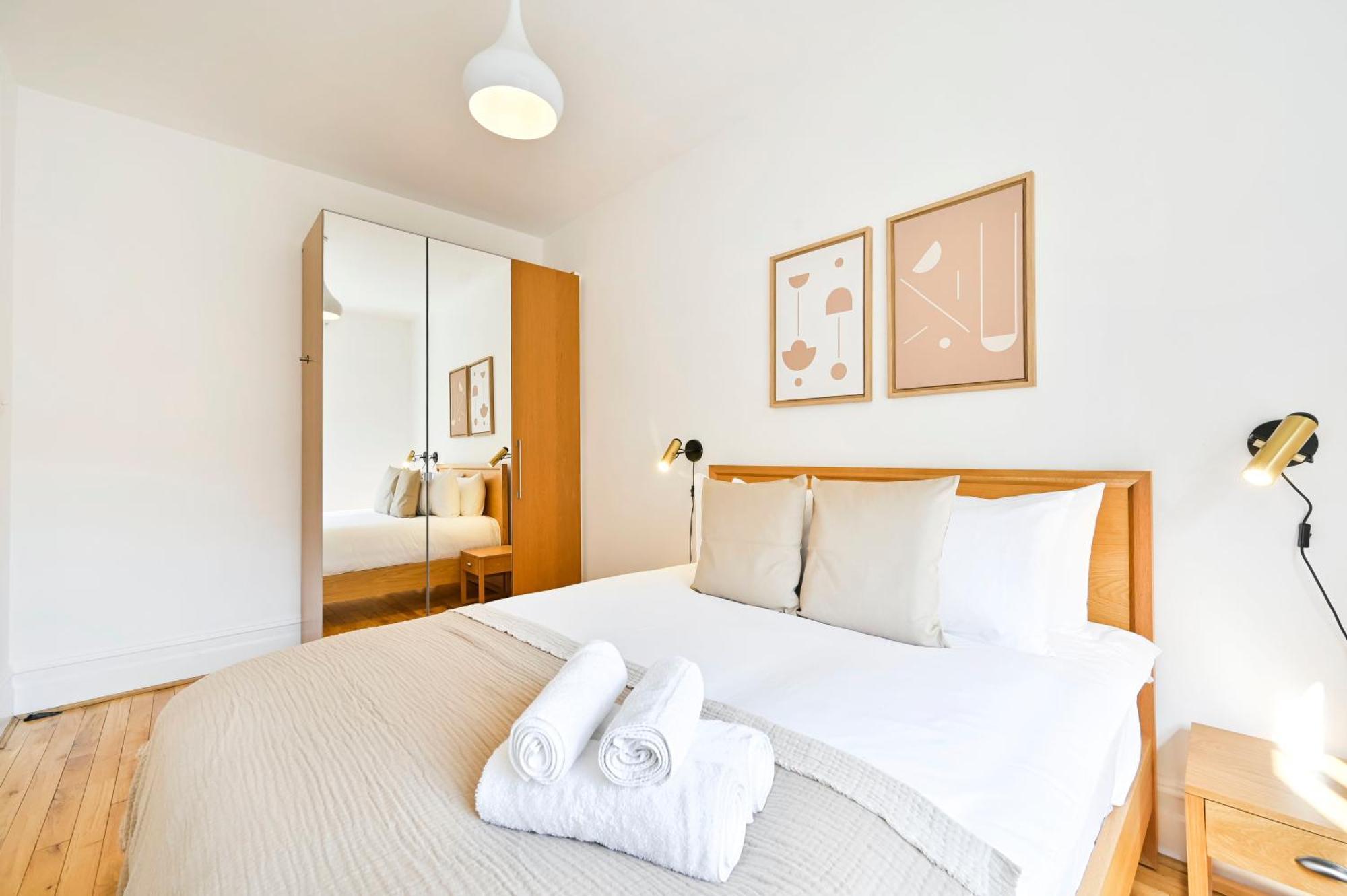 Huge 2 Bedrooms 3 Beds! Covent Gdn 3 Min To Subway *