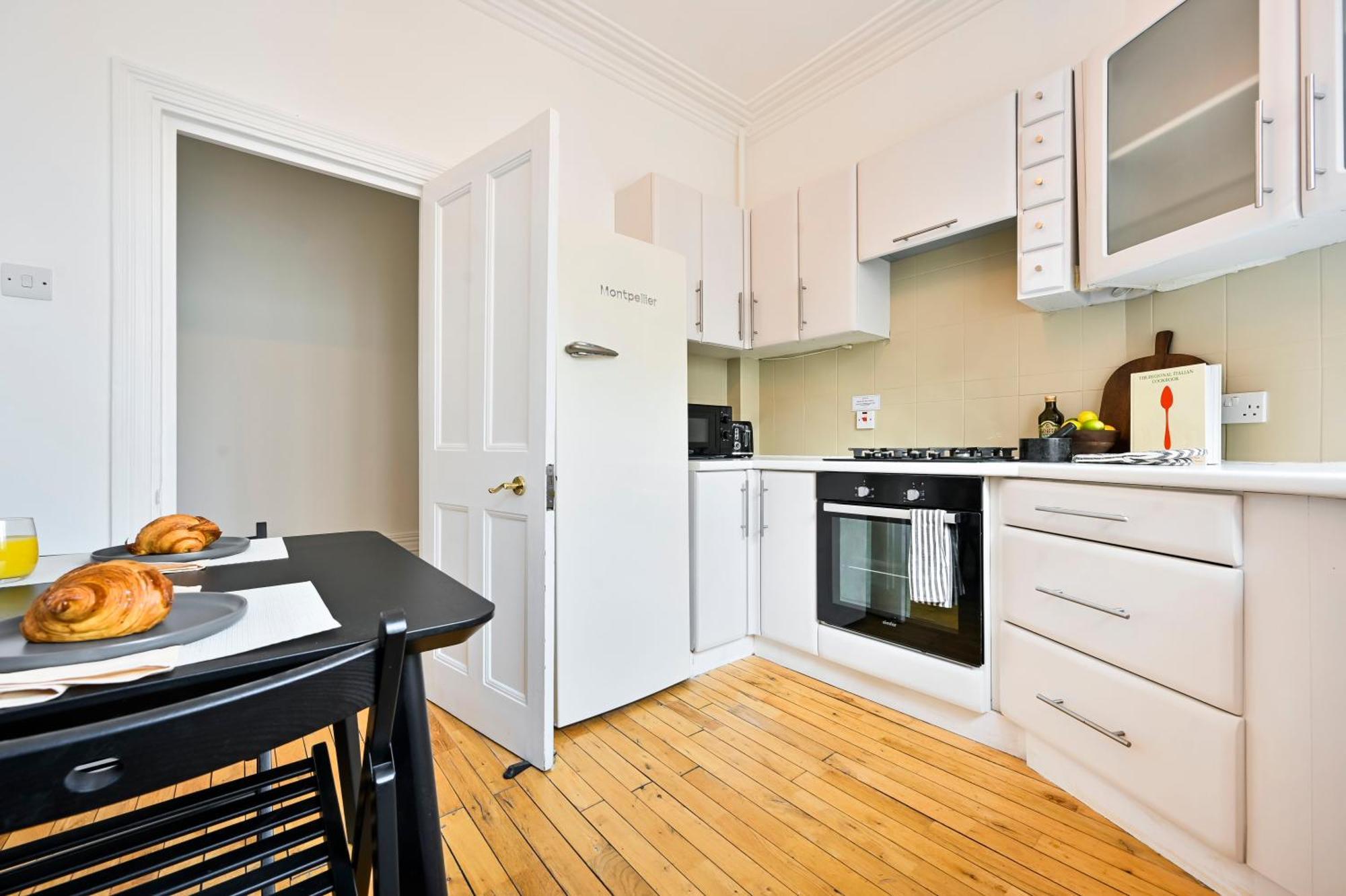 Apartment Huge 2 Bedrooms 3 Beds! Covent Gdn 3 Min To Subway