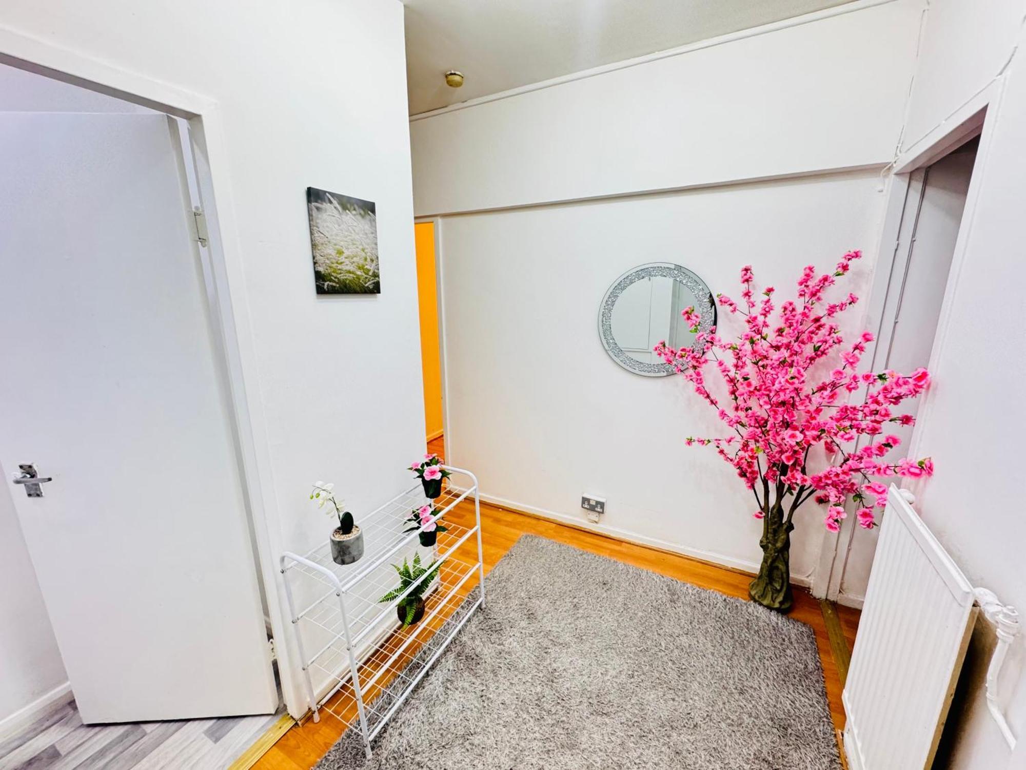 Two Bedroom In Paddington Apartment