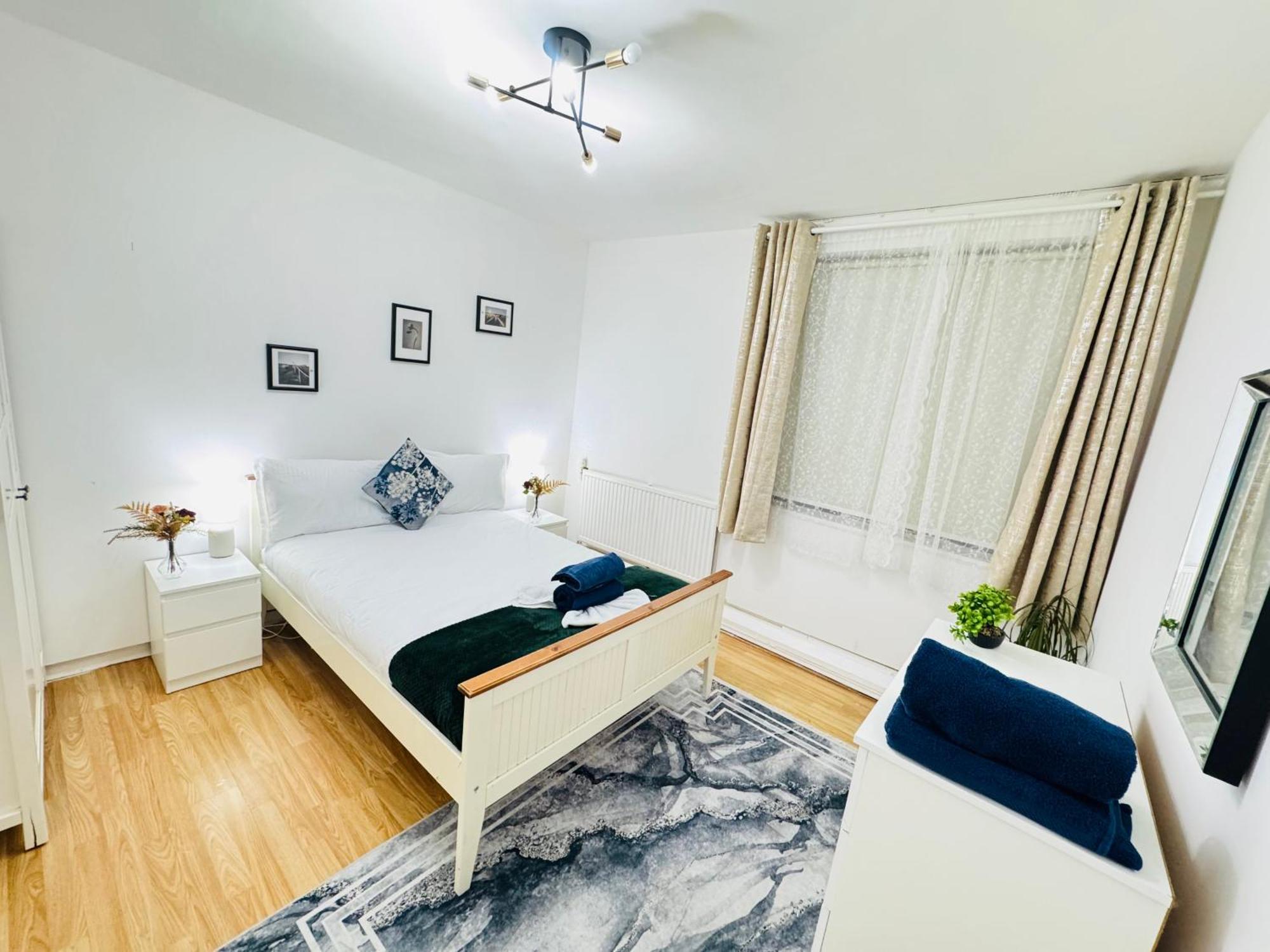 Two Bedroom In Paddington * London