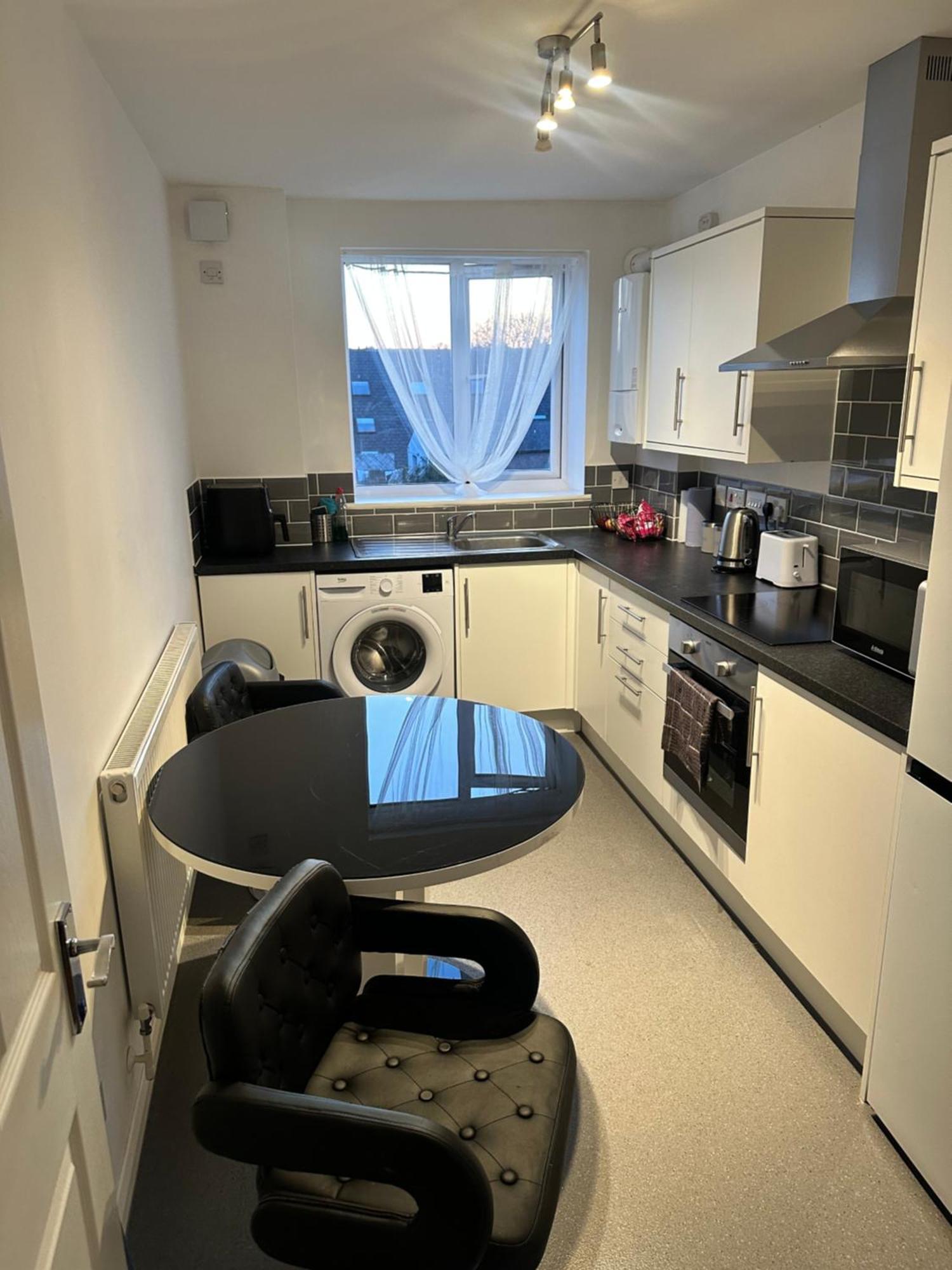 Cozy 2Br Flat , 5 Minutes From Sydenham Train Station *