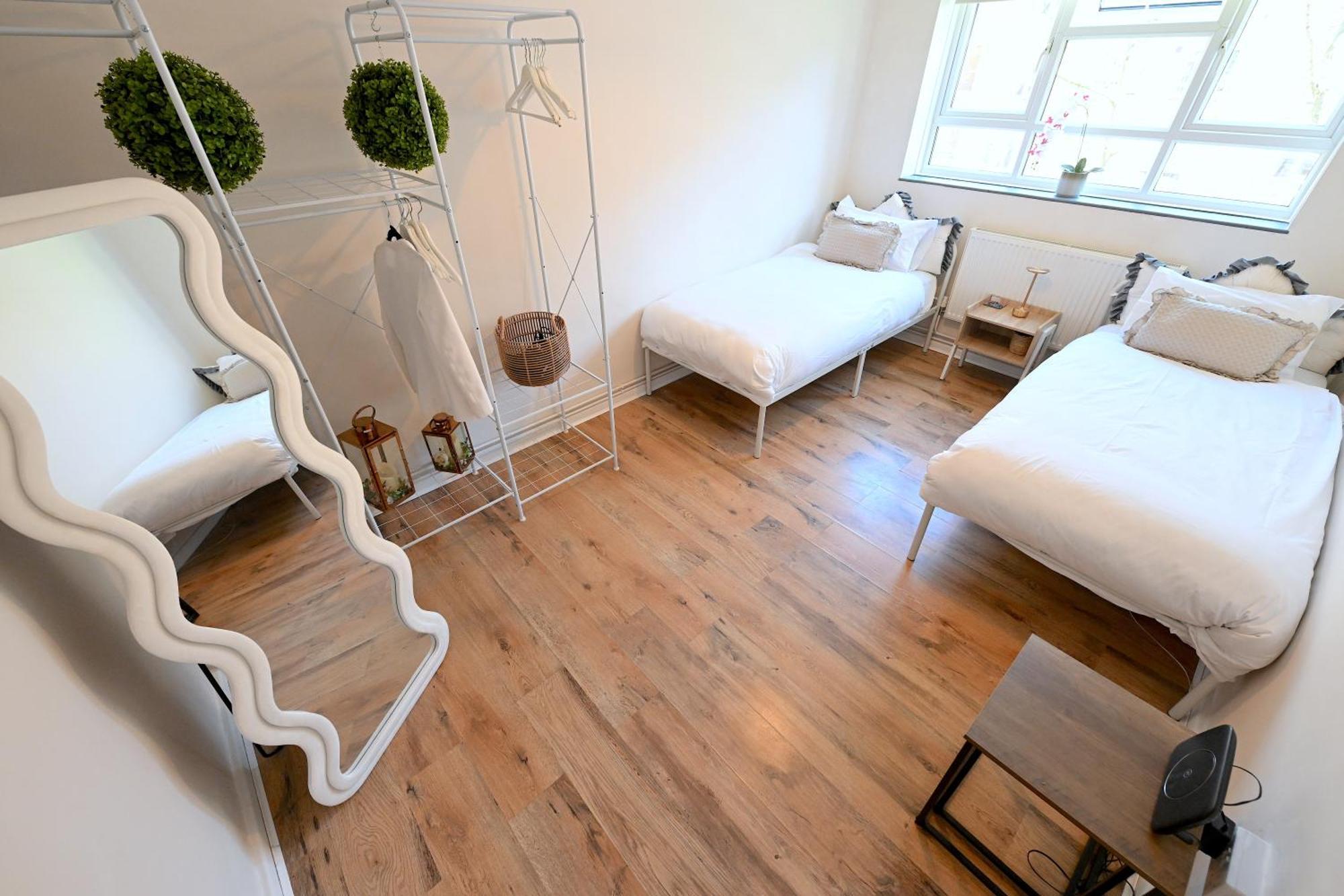 3 Minutes To Tower Of Trendy Shoreditch Recently Refurbished 3 Bedrooms Sleeps 8 Apartment *