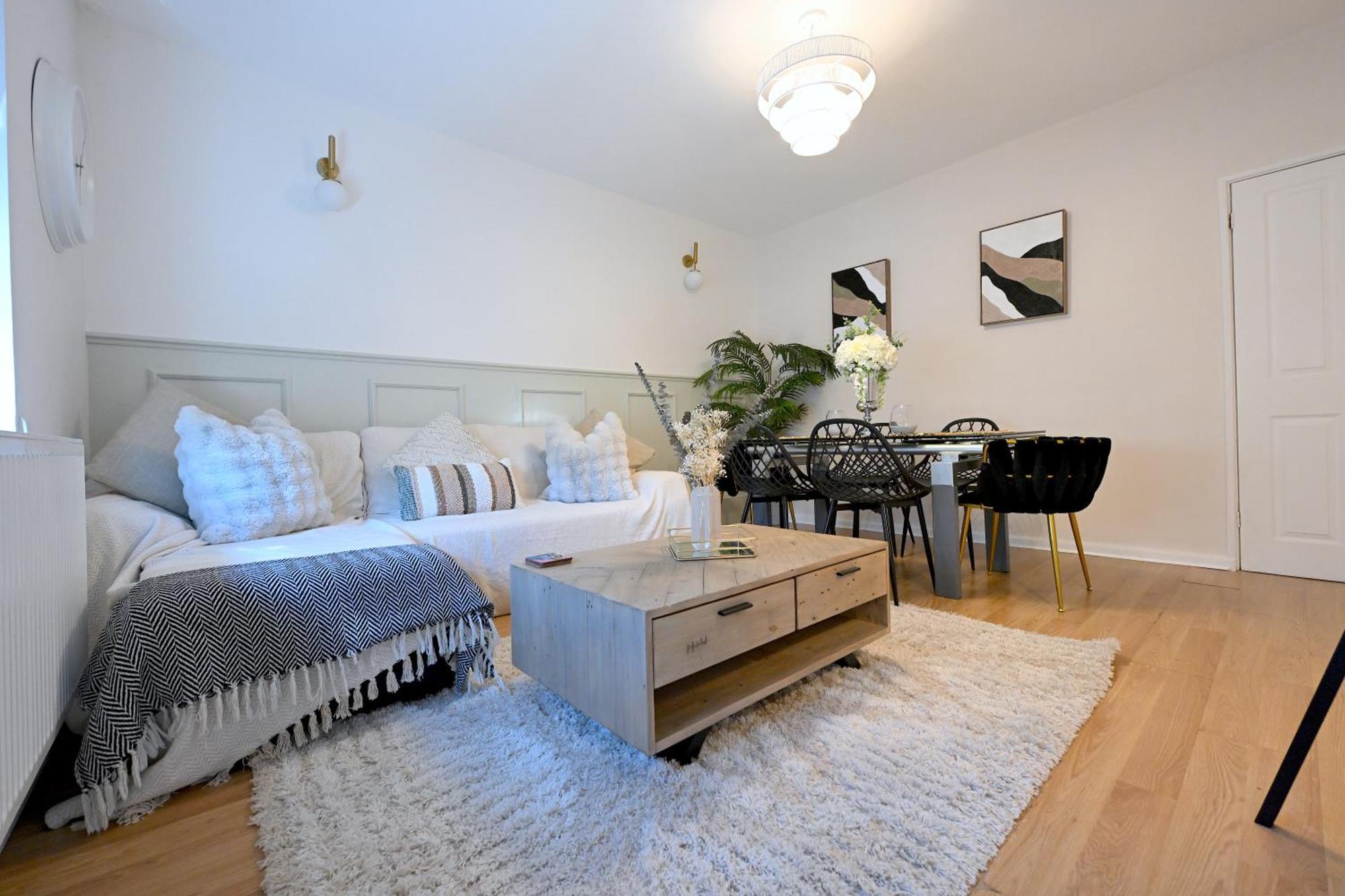 Apartment 3 Minutes To Tower Of Trendy Shoreditch Recently Refurbished 3 Bedrooms Sleeps 8 London