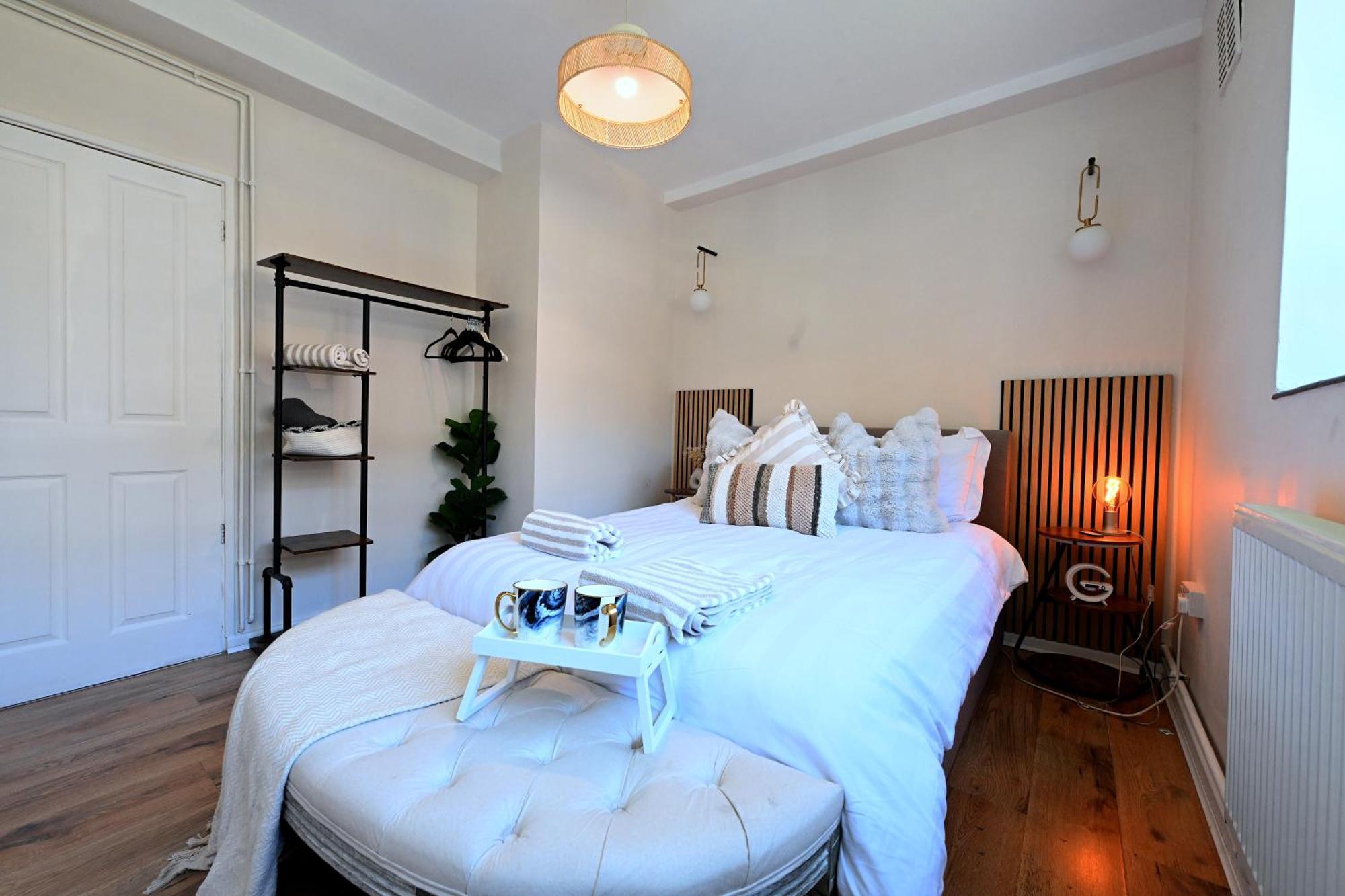 3 Minutes To Tower Of Trendy Shoreditch Recently Refurbished 3 Bedrooms Sleeps 8 * London