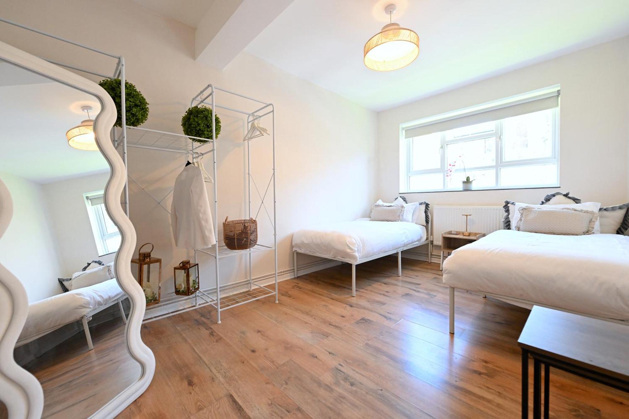 3 Minutes To Tower Of Trendy Shoreditch Recently Refurbished 3 Bedrooms Sleeps 8 Apartment