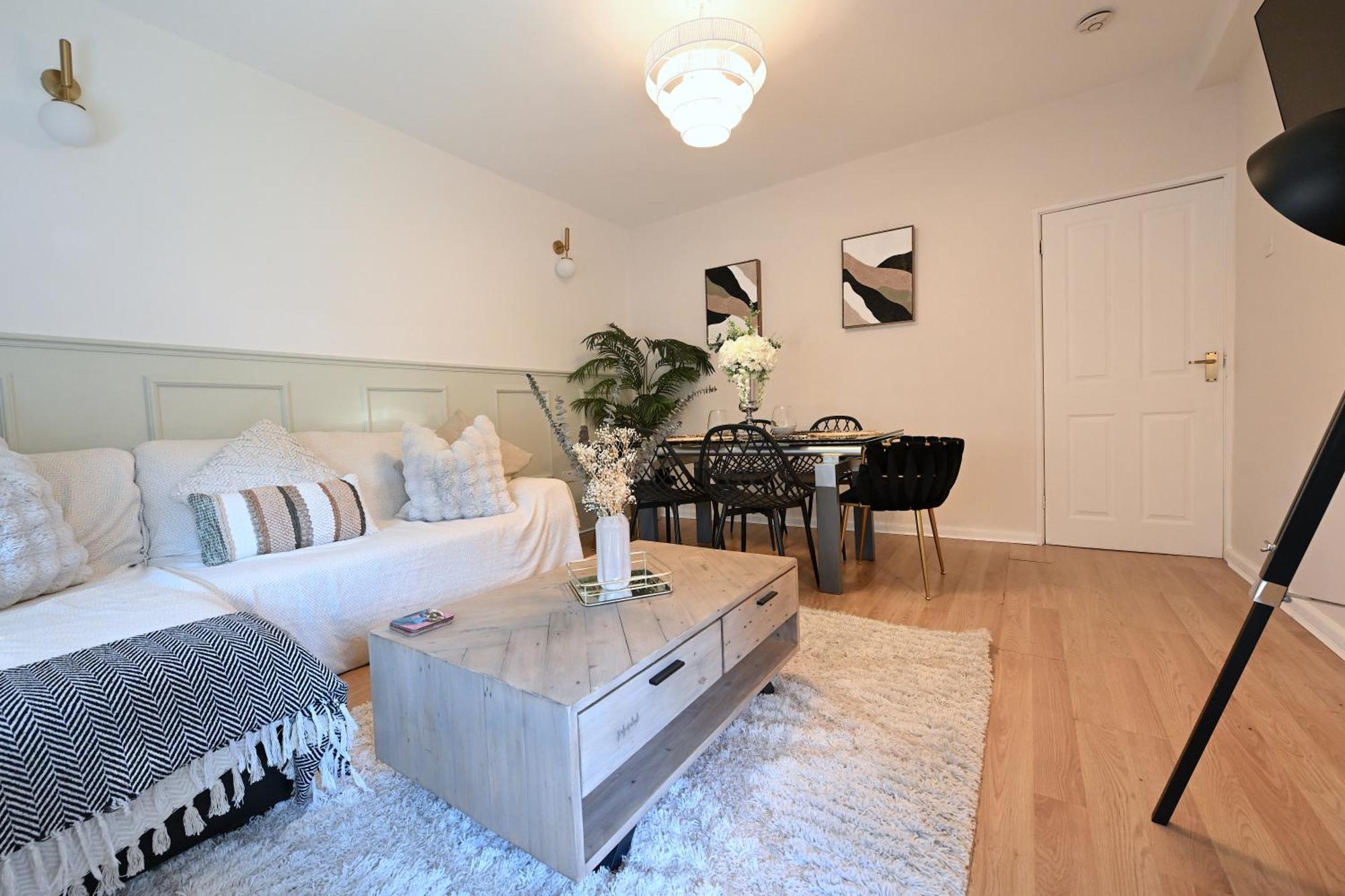 Apartment 3 Minutes To Tower Of Trendy Shoreditch Recently Refurbished 3 Bedrooms Sleeps 8 *