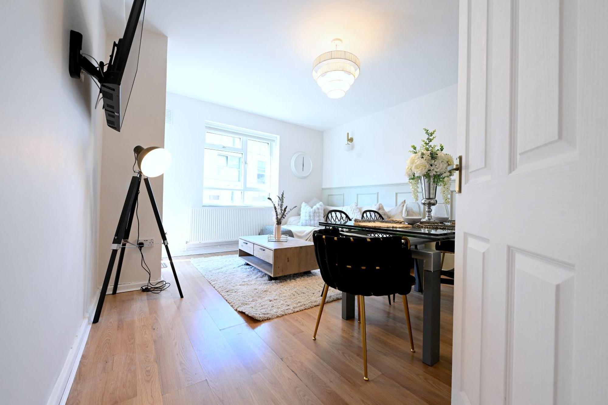 Apartment 3 Minutes To Tower Of Trendy Shoreditch Recently Refurbished 3 Bedrooms Sleeps 8 London