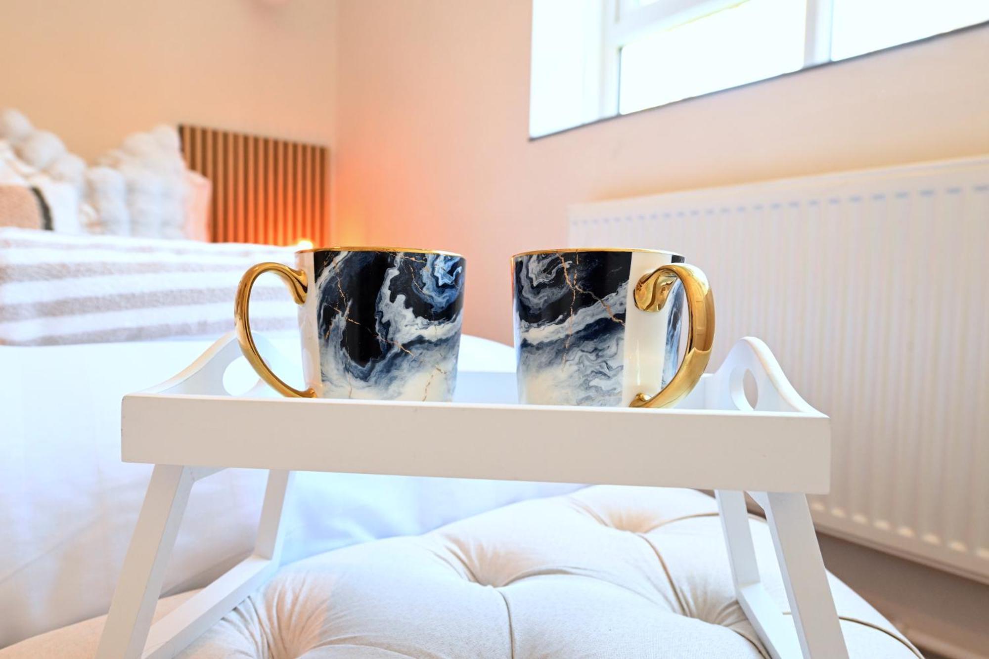 Apartment 3 Minutes To Tower Of Trendy Shoreditch Recently Refurbished 3 Bedrooms Sleeps 8 London