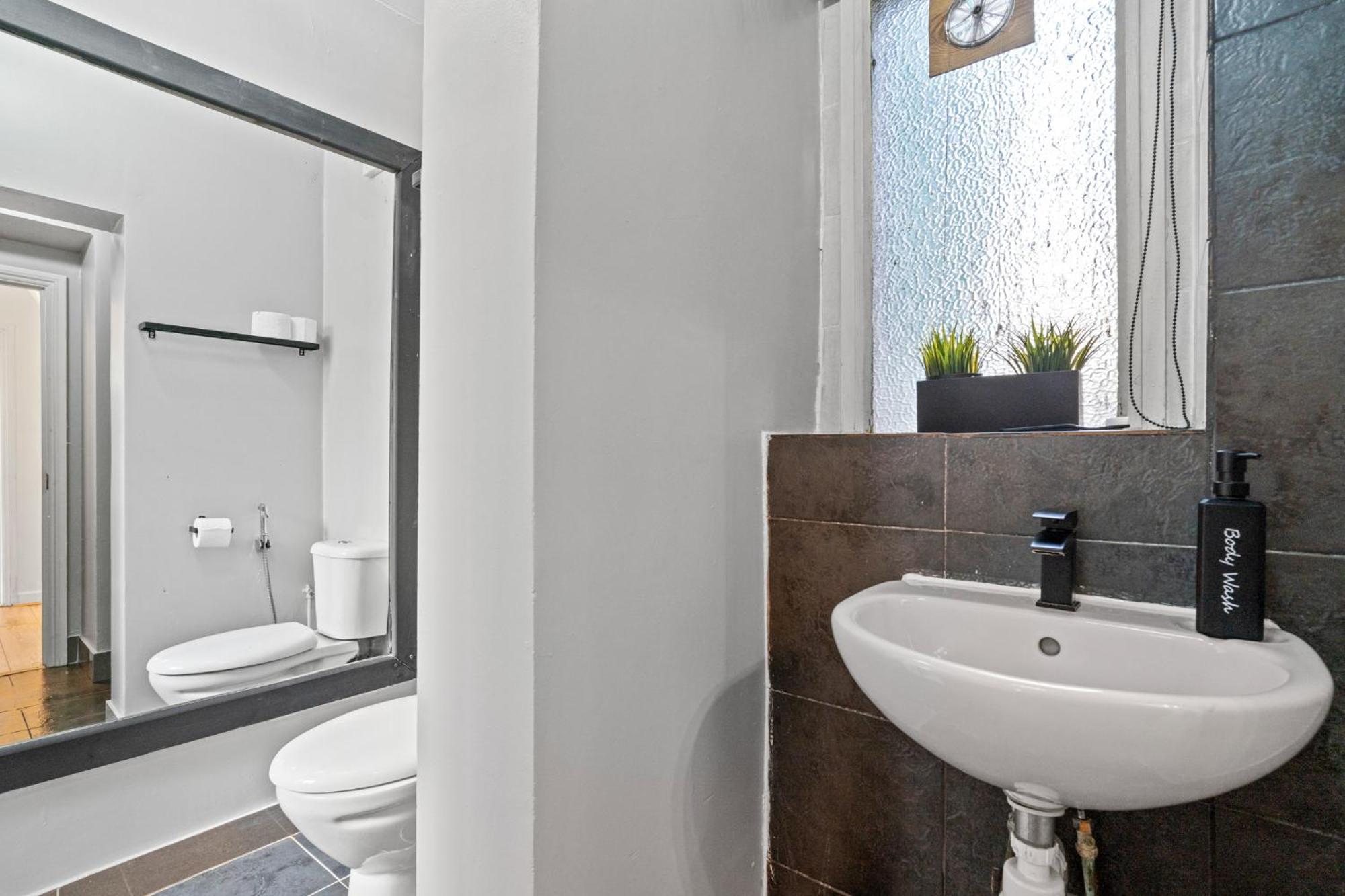 Holiday home Charming 3br By Redcliffe Gdns London