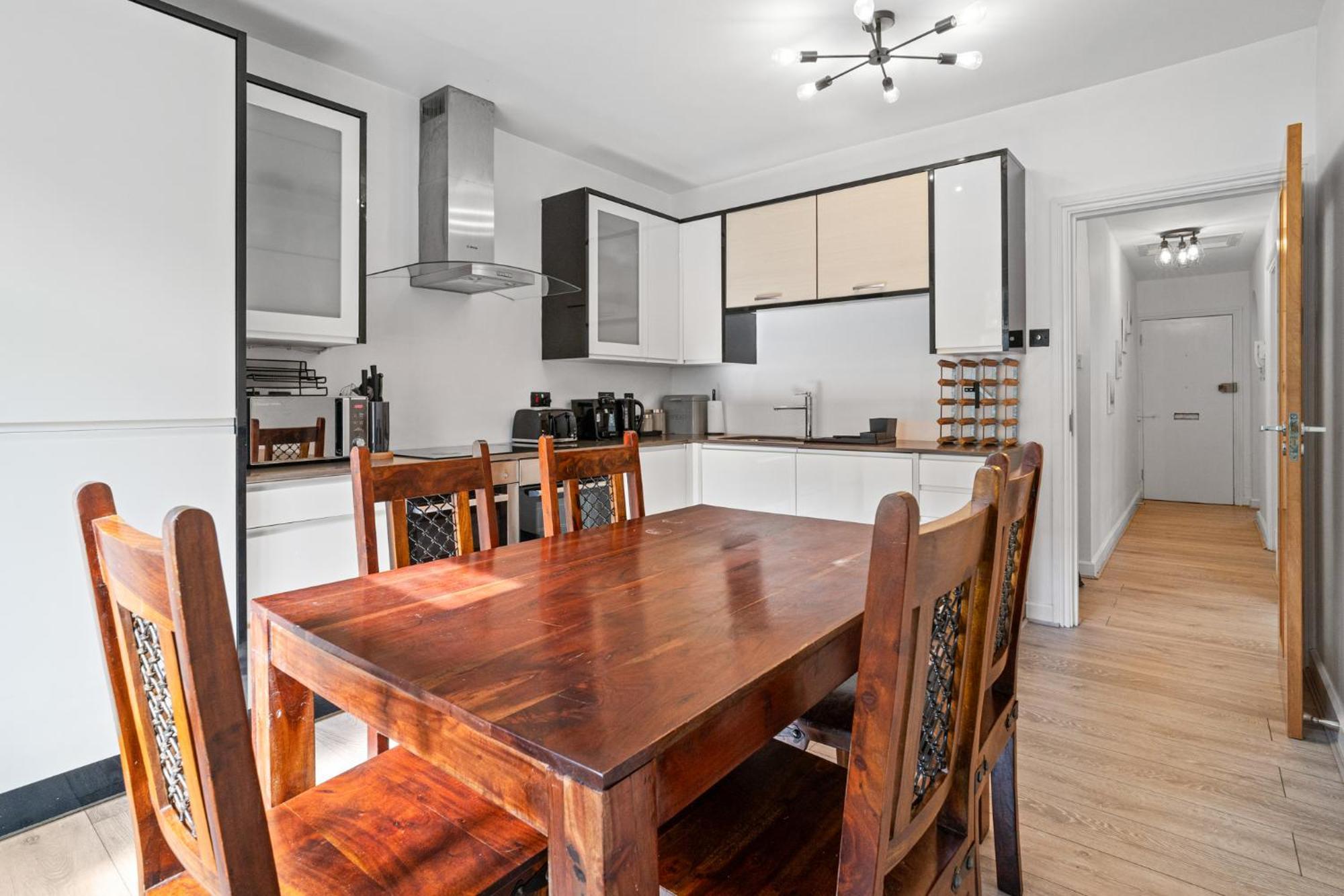 Charming 3br By Redcliffe Gdns Holiday home
