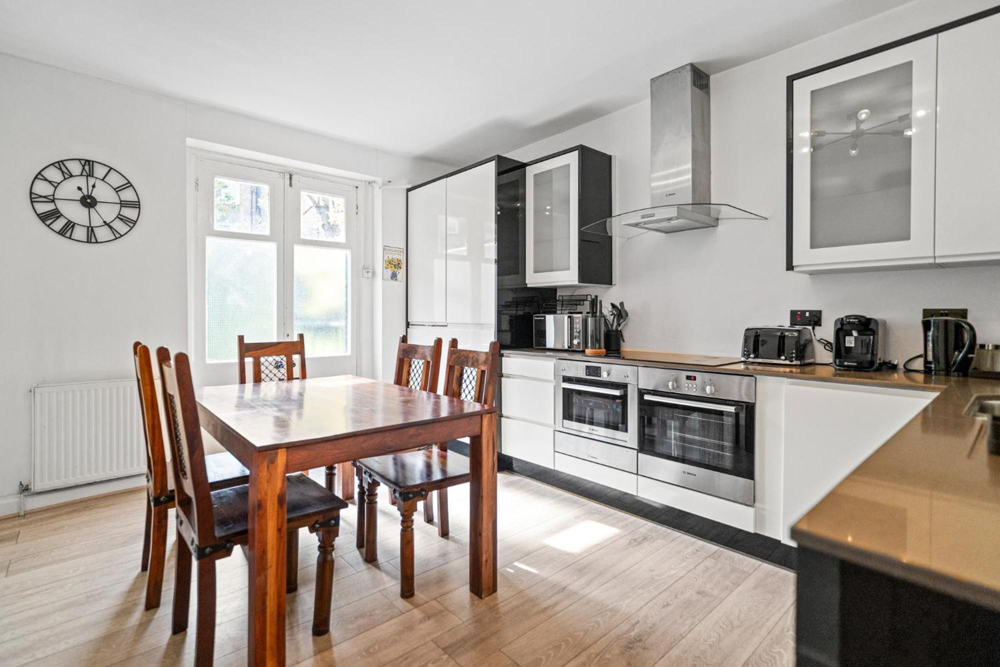 Holiday home Charming 3br By Redcliffe Gdns London