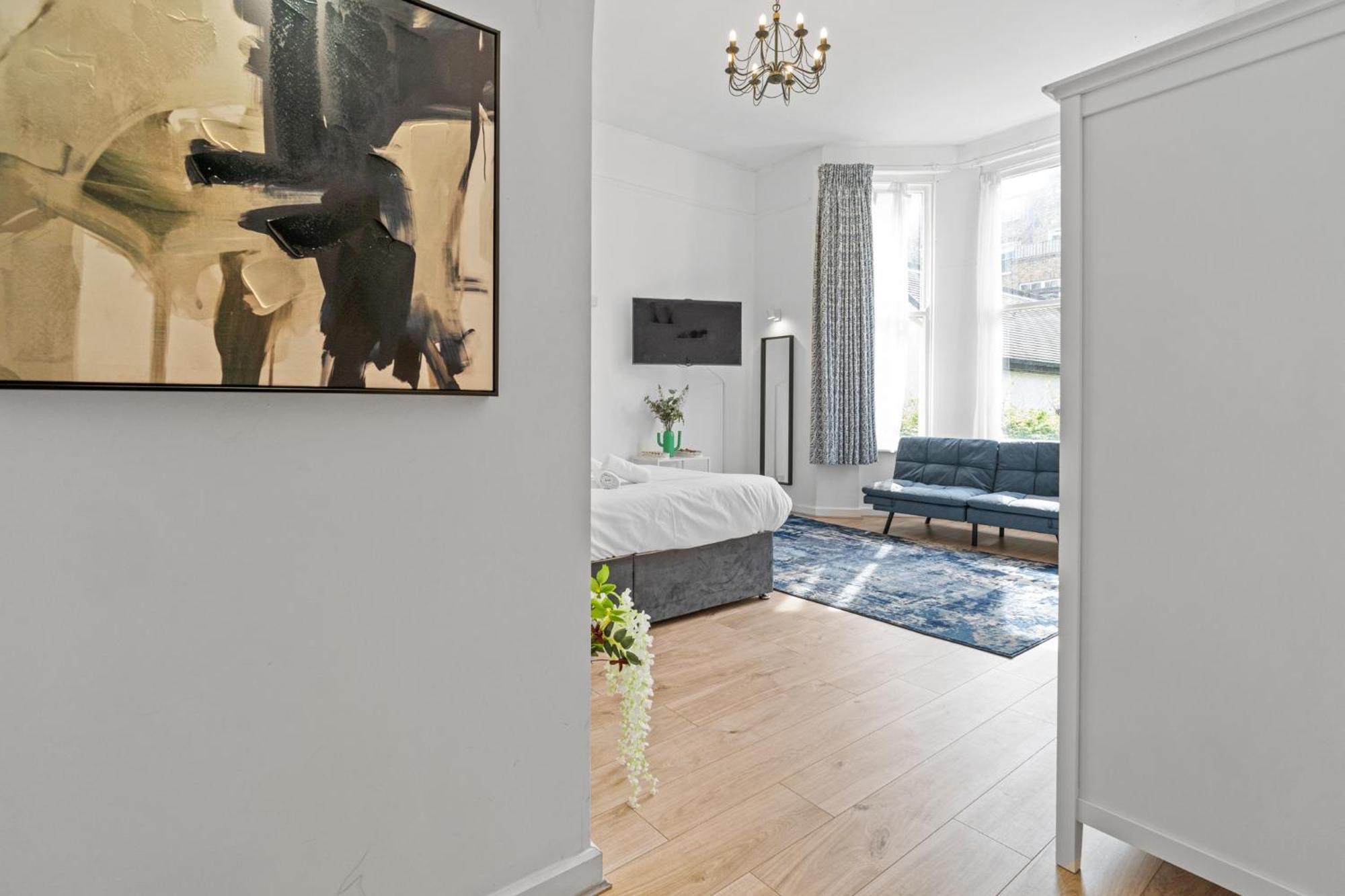 Charming 3br By Redcliffe Gdns Holiday home *