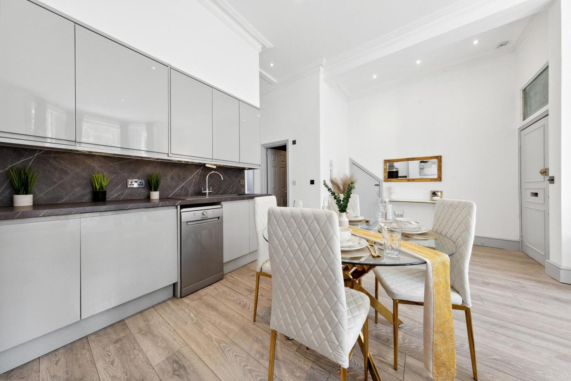 Minimalist Luxe 2br Designer Retreat In Prime Kensington For 6 Next To Station Harrods Apartment