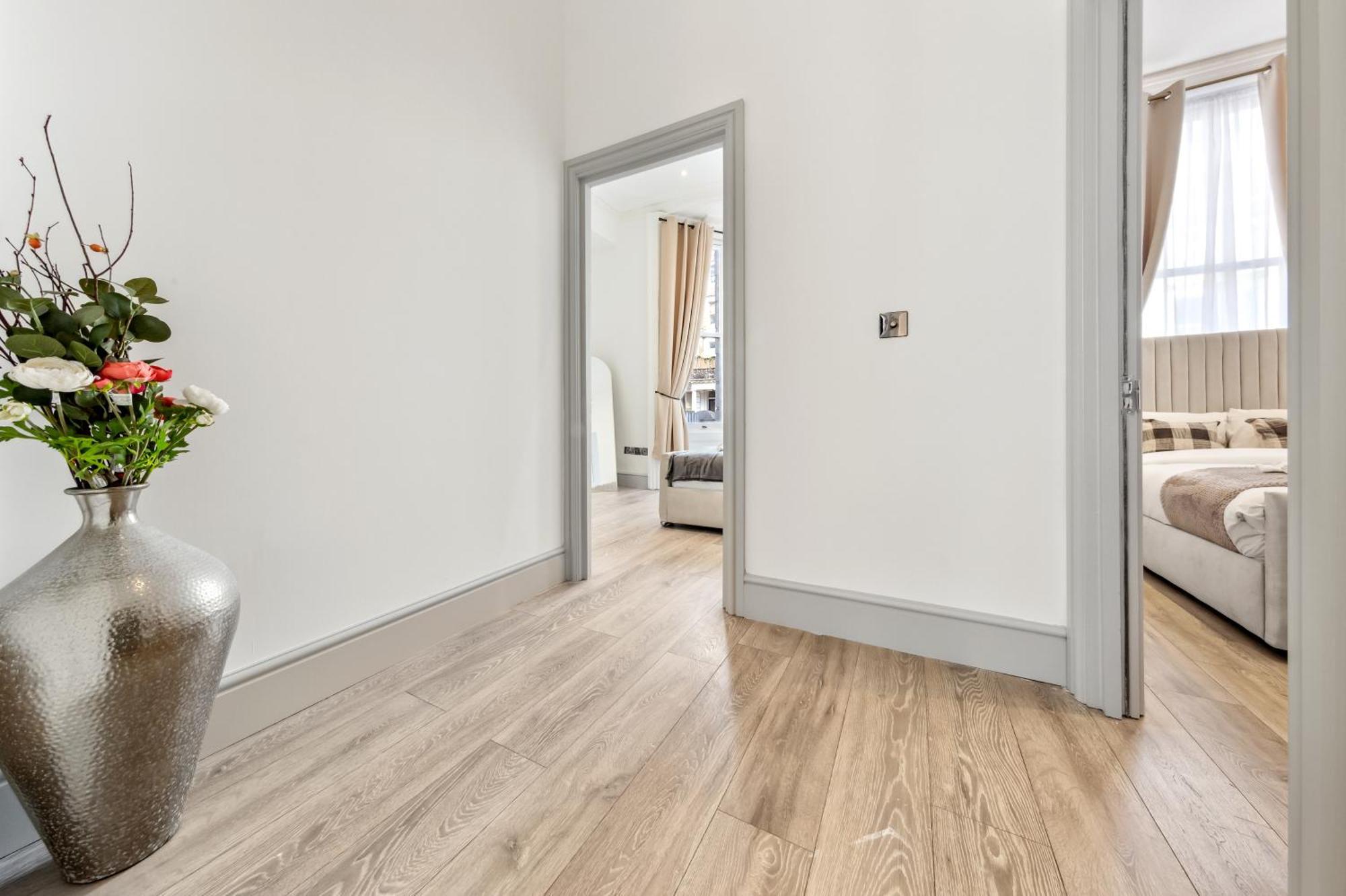 Minimalist Luxe 2br Designer Retreat In Prime Kensington For 6 Next To Station Harrods