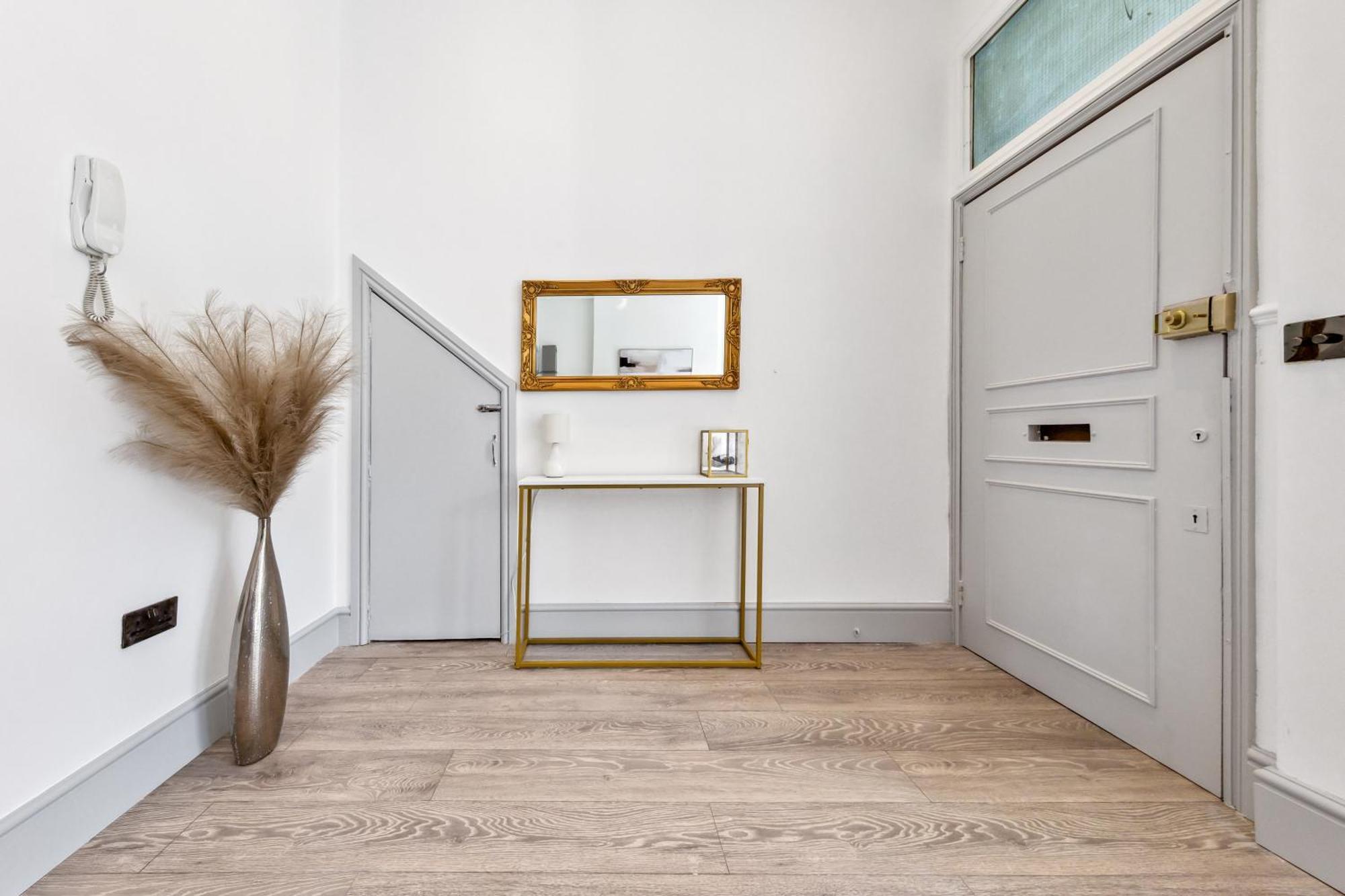 Apartment Minimalist Luxe 2br Designer Retreat In Prime Kensington For 6 Next To Station Harrods London