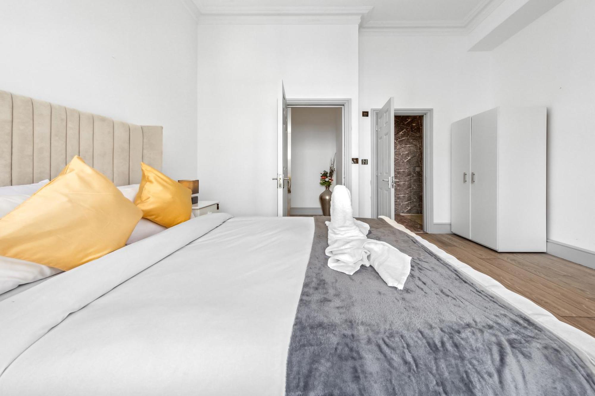 Minimalist Luxe 2br Designer Retreat In Prime Kensington For 6 Next To Station Harrods * London