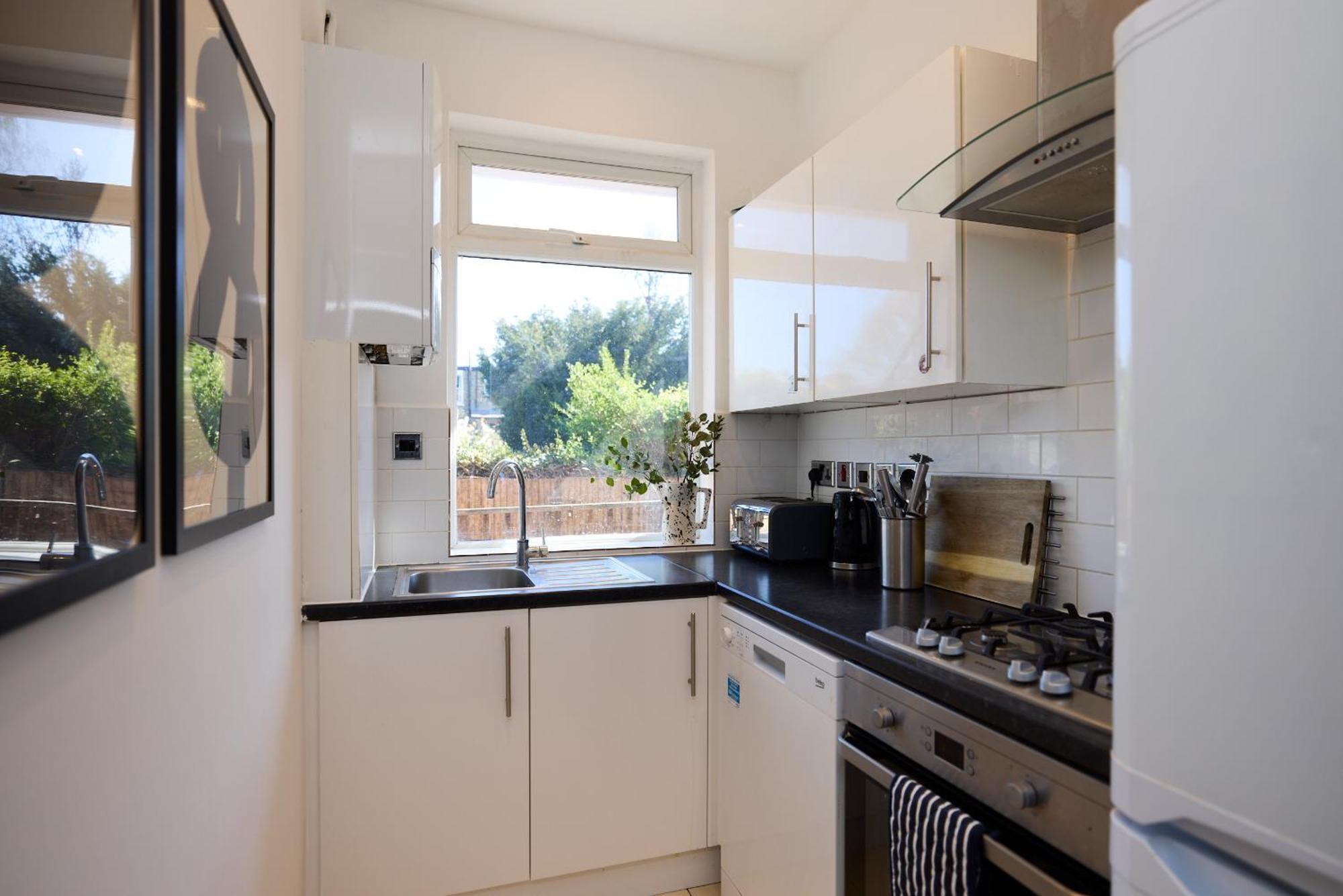 Apartment East Finchley Retreat - 2bdr Ground Floor Flat With Terraces *