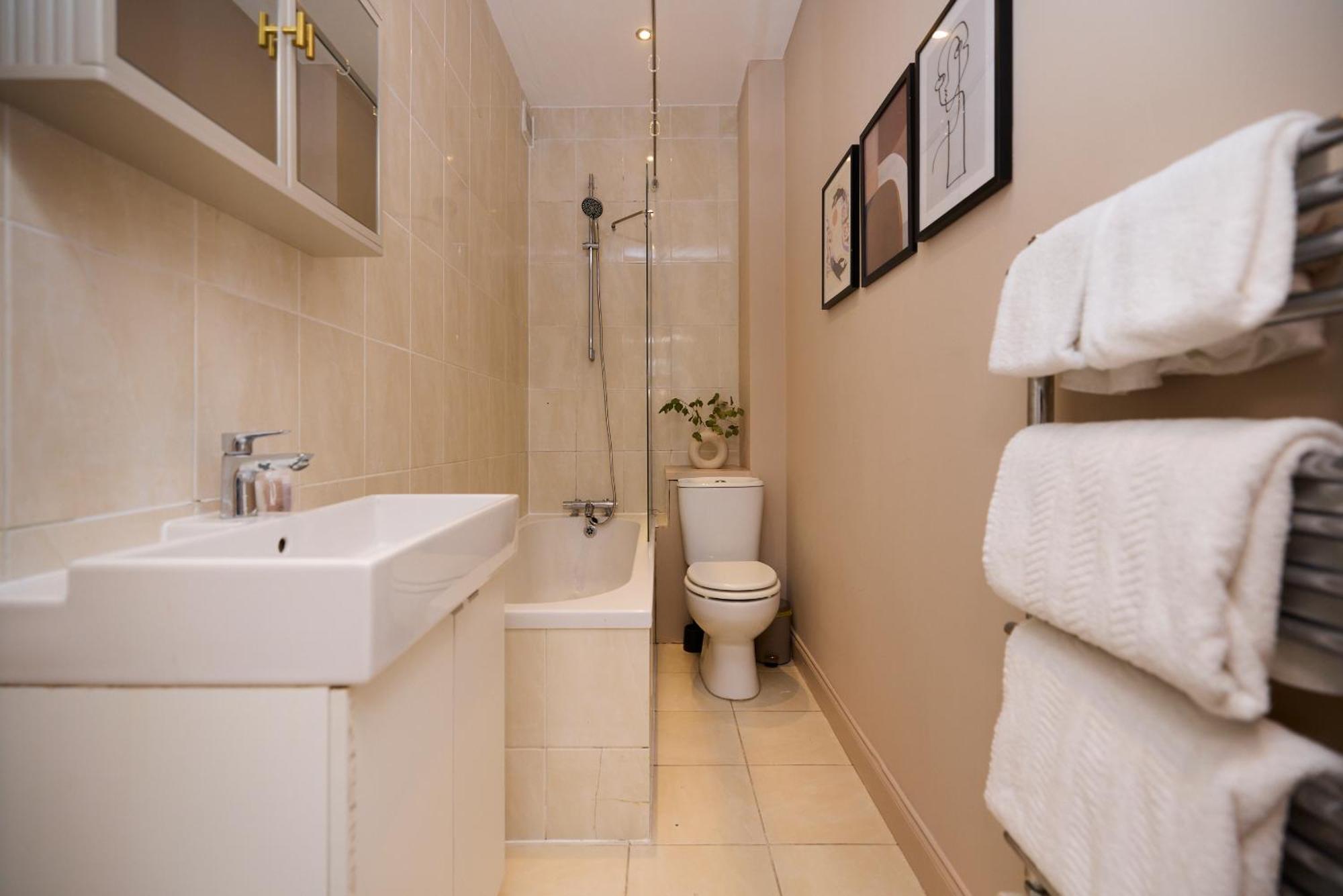 East Finchley Retreat - 2bdr Ground Floor Flat With Terraces