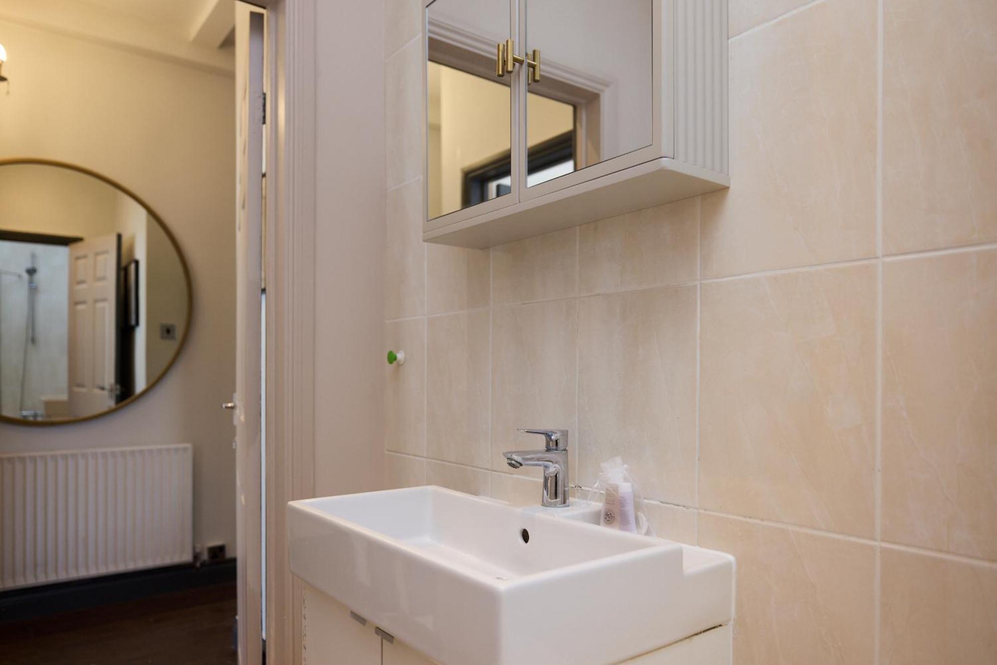 East Finchley Retreat - 2bdr Ground Floor Flat With Terraces * London
