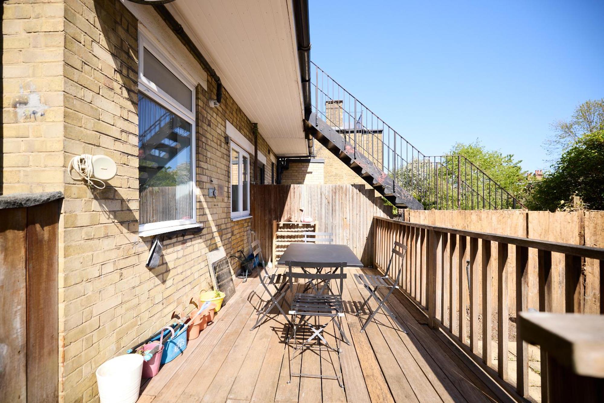 East Finchley Retreat - 2bdr Ground Floor Flat With Terraces London