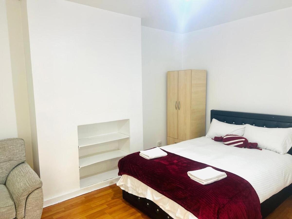 Aldgate In Apartment London