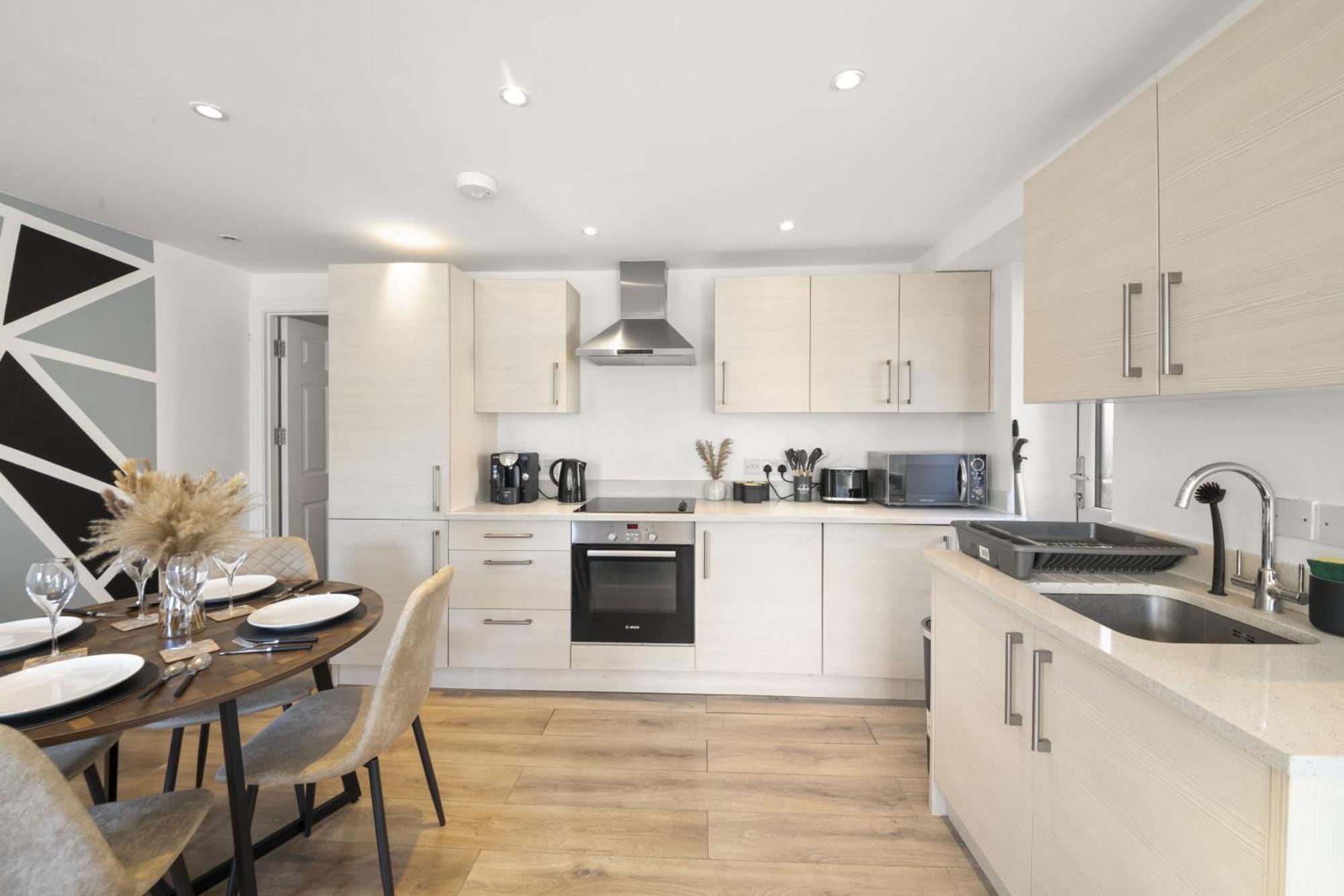 2-bed Wembley - Free Street Parking - Work Ideal Apartment