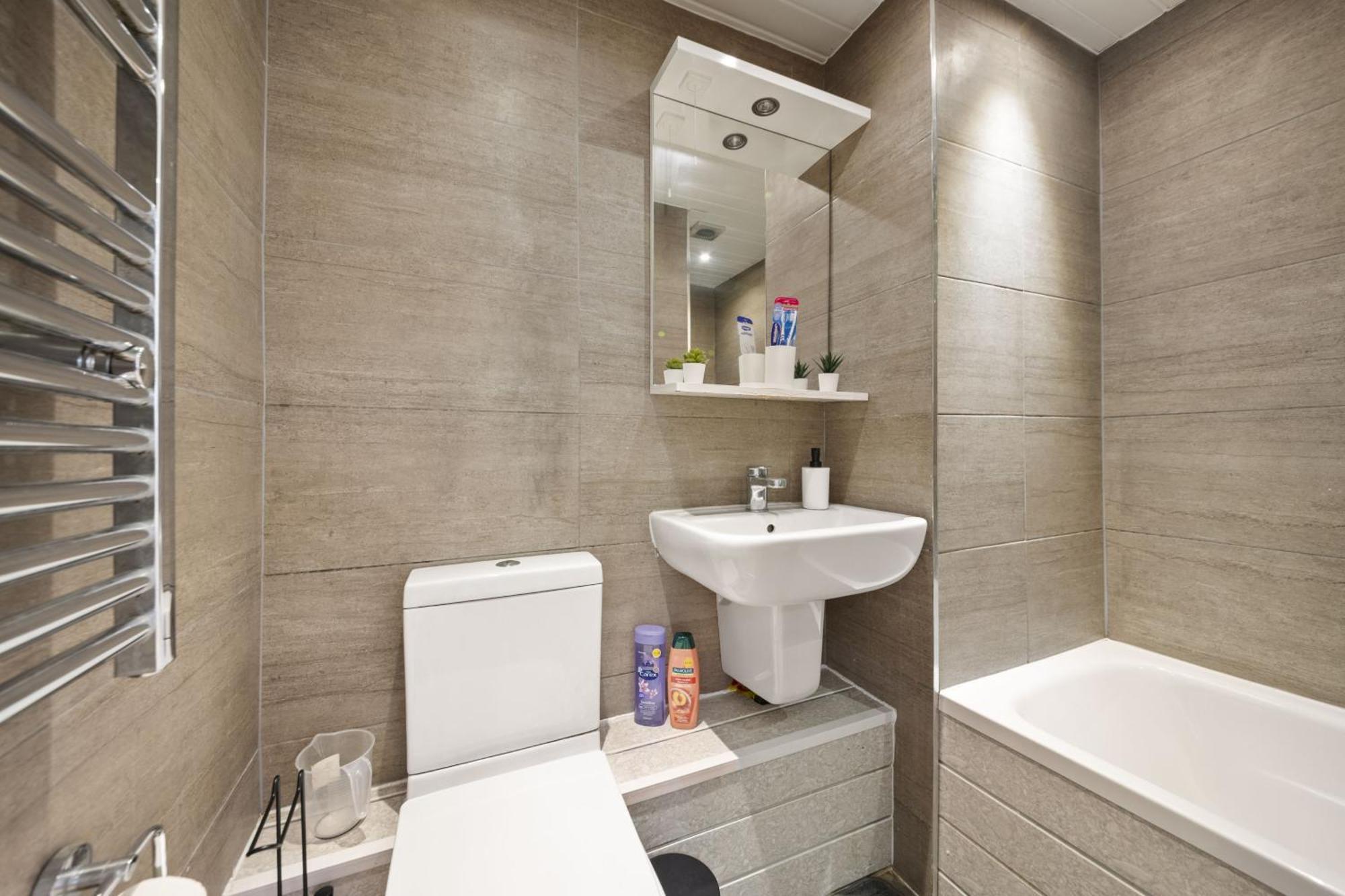 Apartment 2-bed Wembley - Free Street Parking - Work Ideal